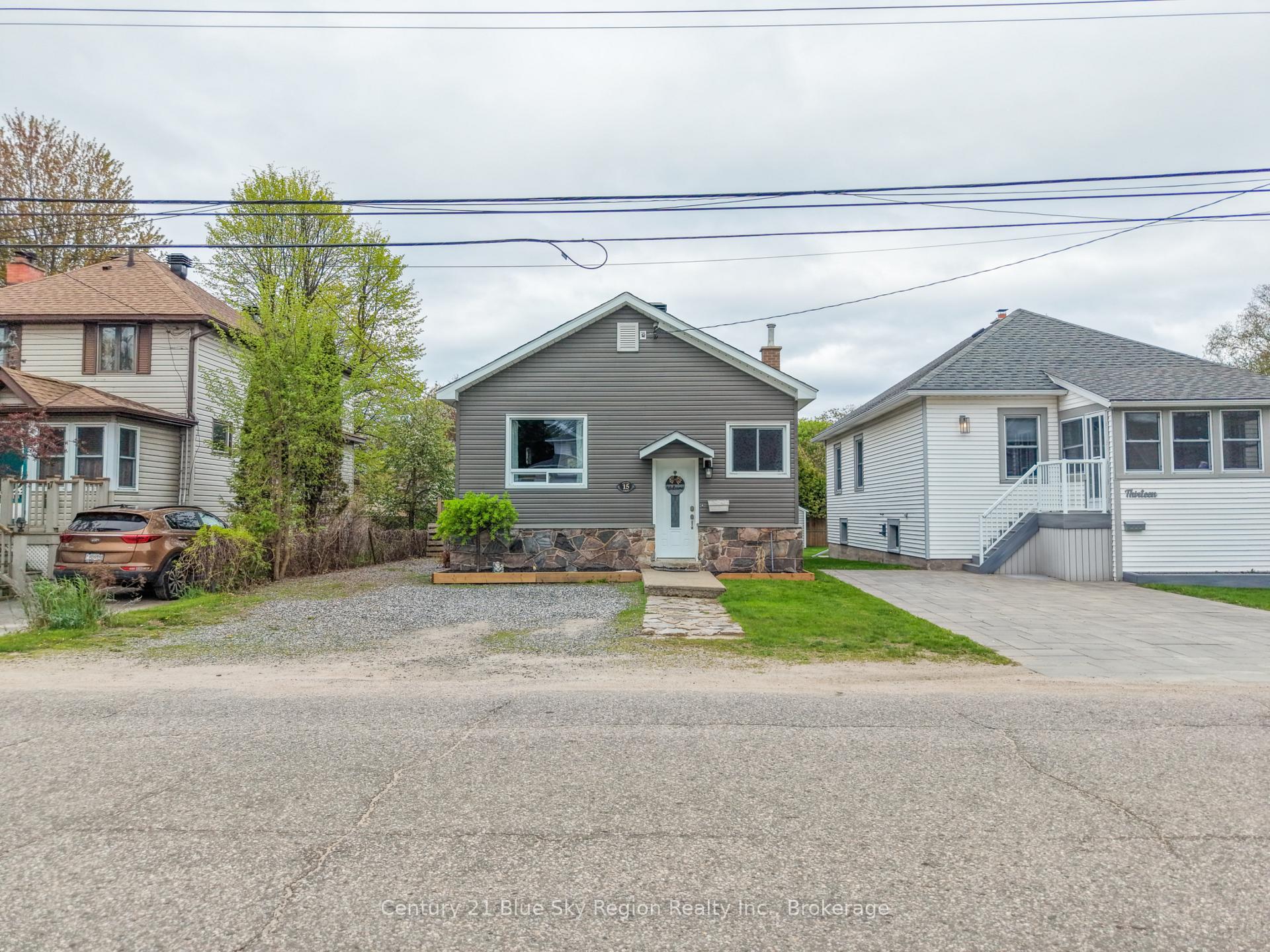 15 Pollard Avenue, North Bay — photo 2 of 5