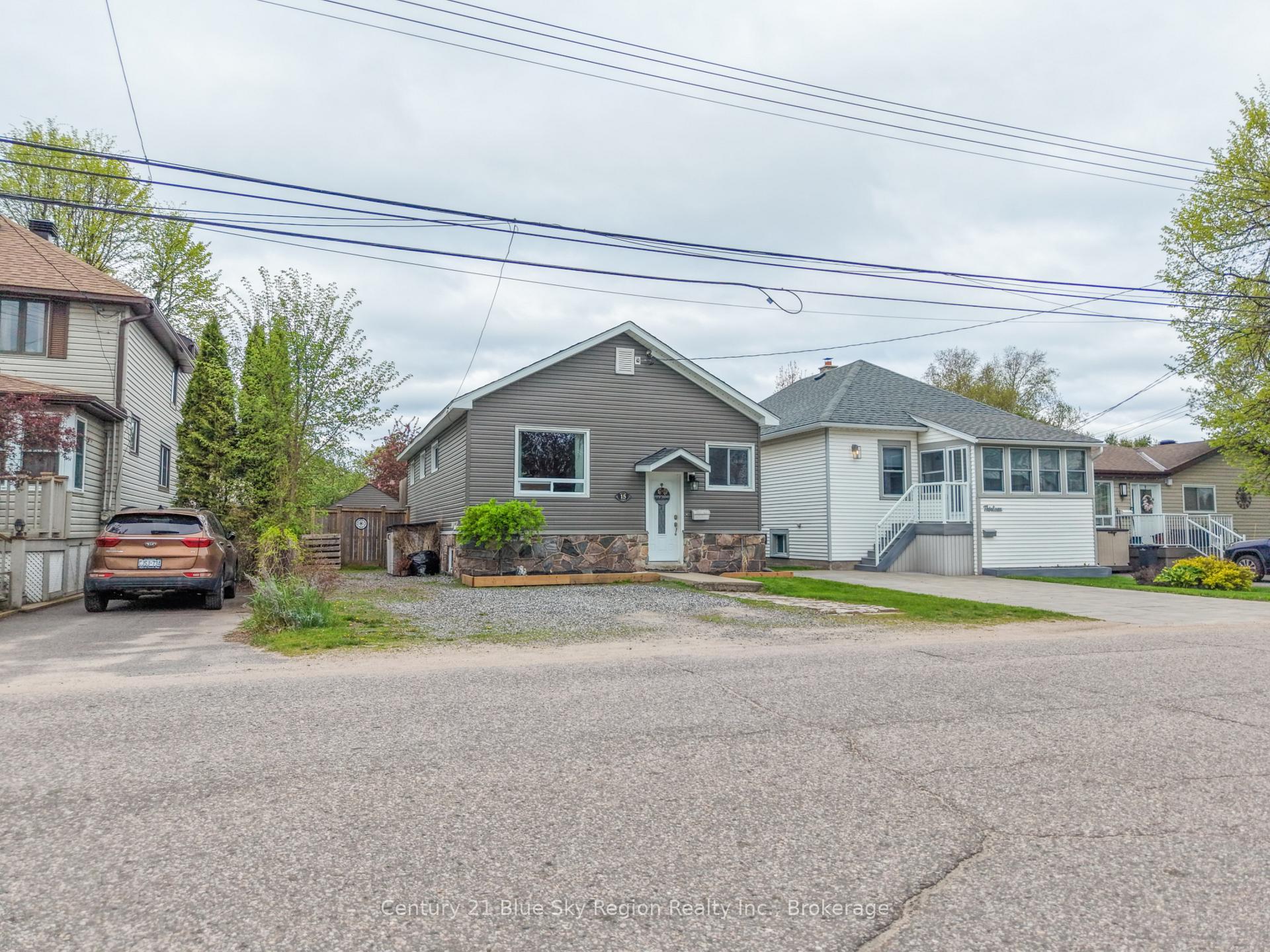 15 Pollard Avenue, North Bay — photo 3 of 5