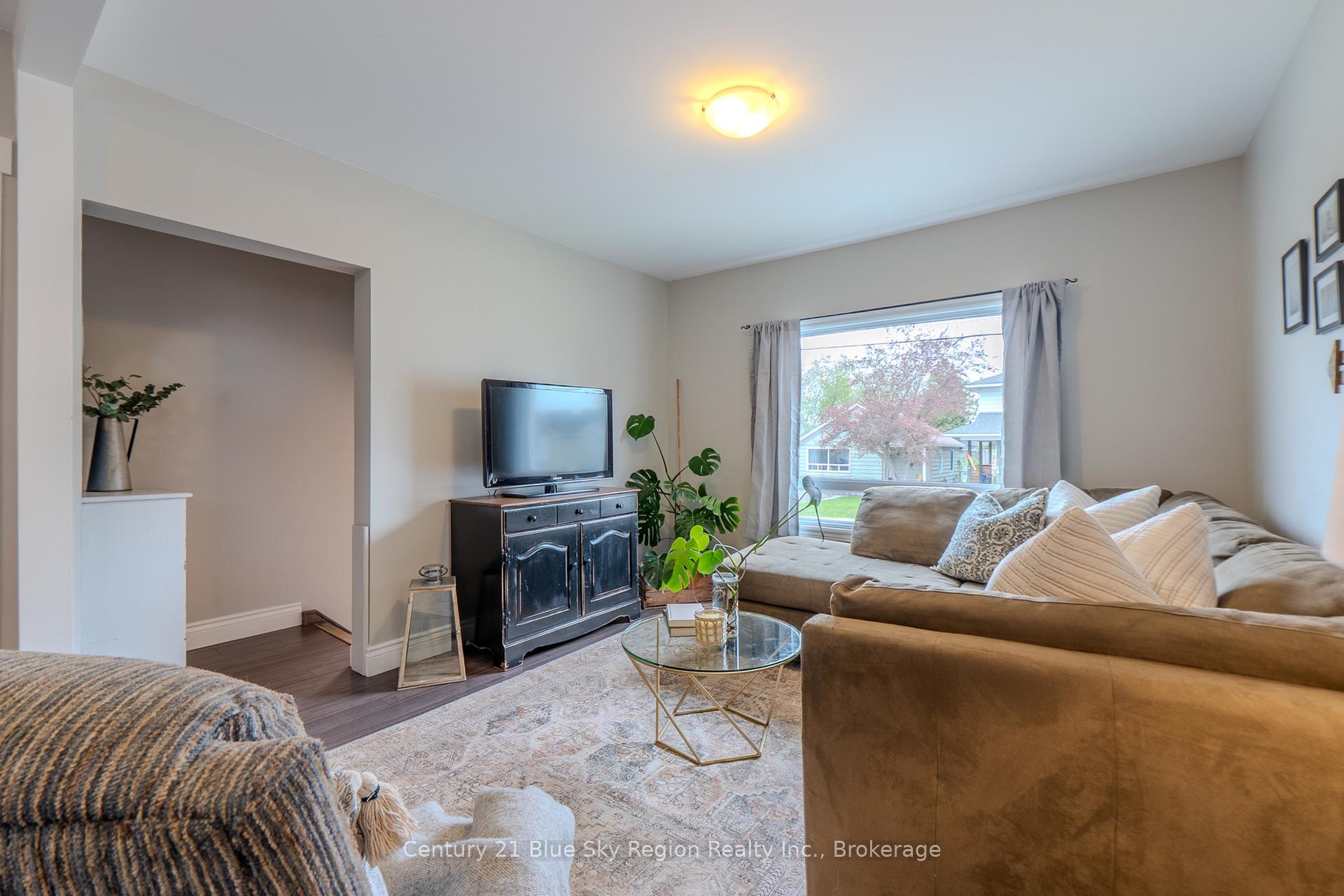 15 Pollard Avenue, North Bay — photo 4 of 5