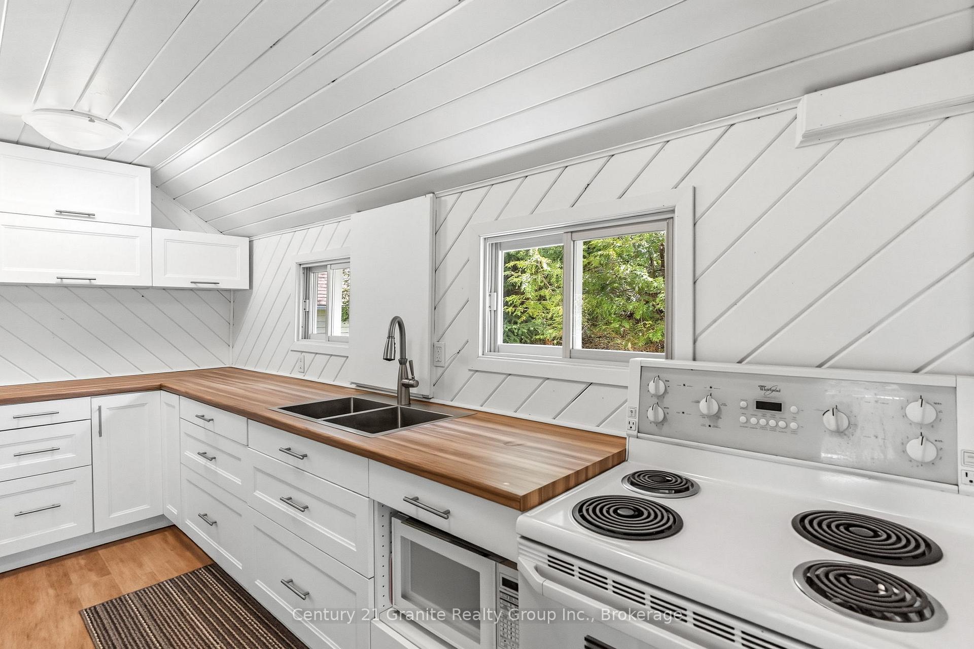 16057 Highway 35 Highway, Algonquin Highlands — photo 3 of 5