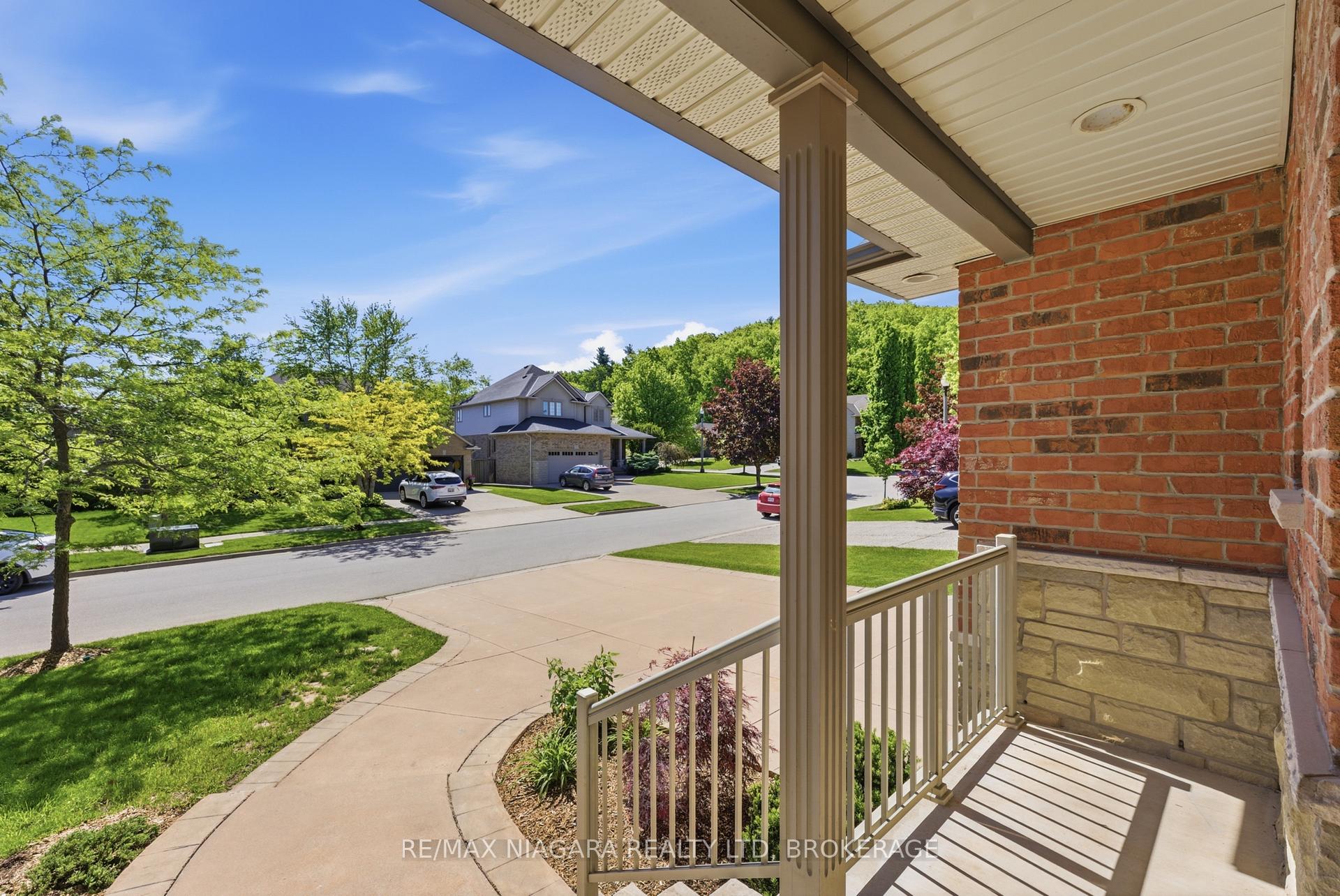 70 Terrace Drive, Grimsby — photo 3 of 5