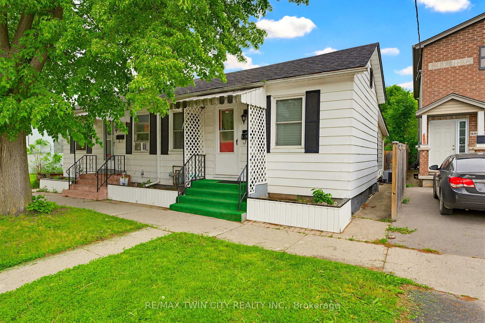 12 Marlborough Street, Brantford — photo 2 of 5