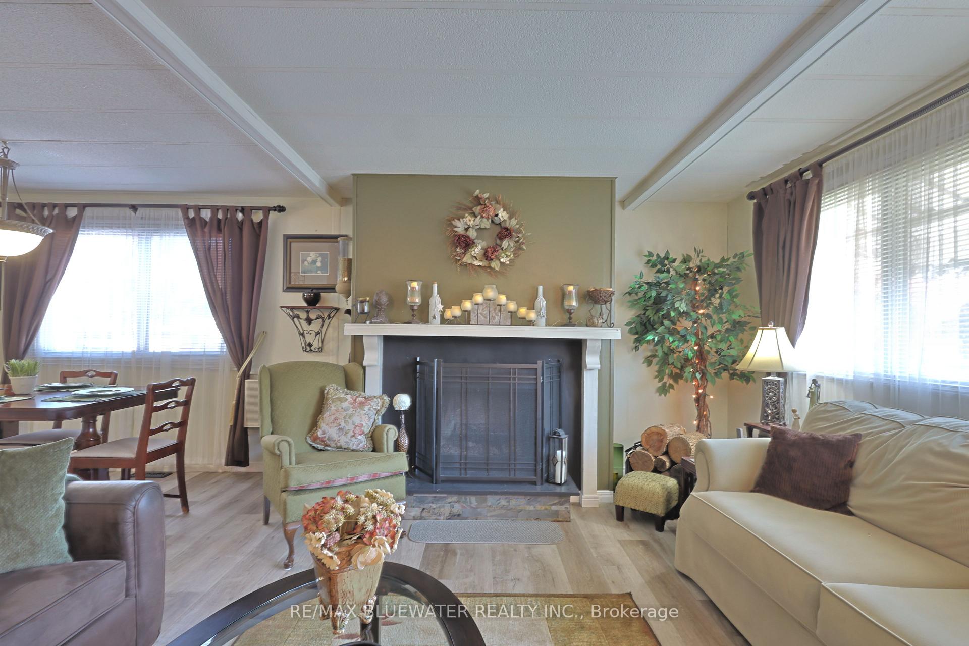 208 Biltmore Drive, South Huron — photo 4 of 5