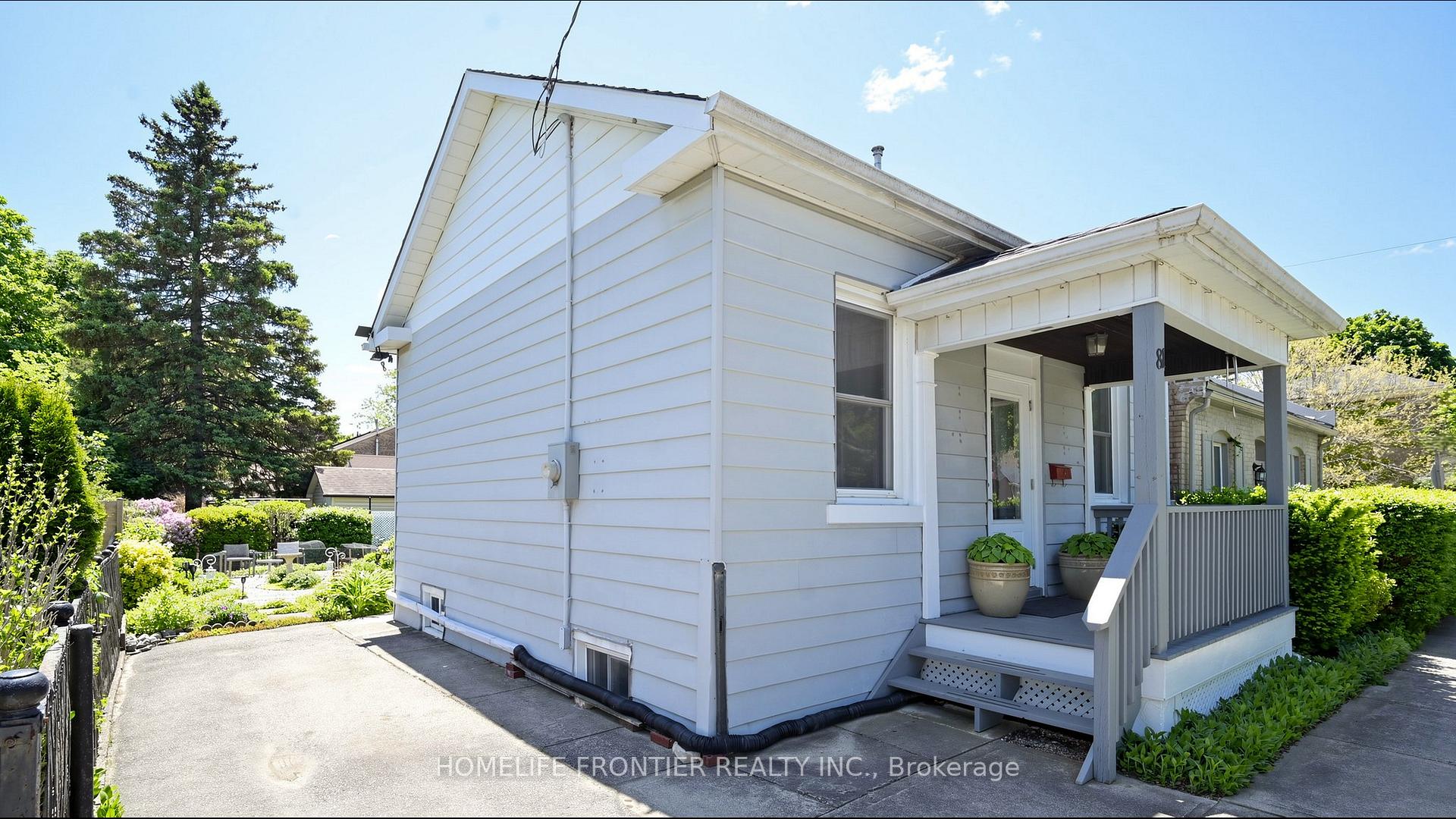 81 Richmond Street, Brantford — photo 2 of 5