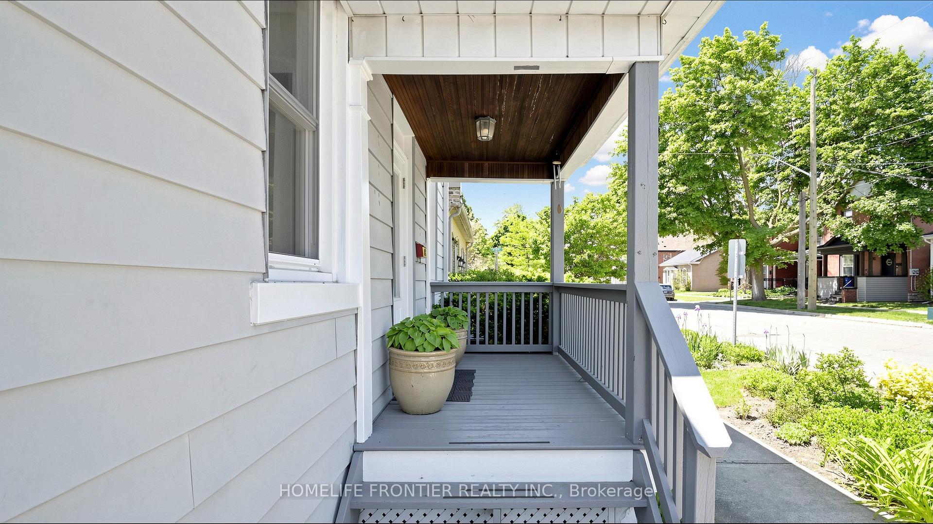 81 Richmond Street, Brantford — photo 3 of 5