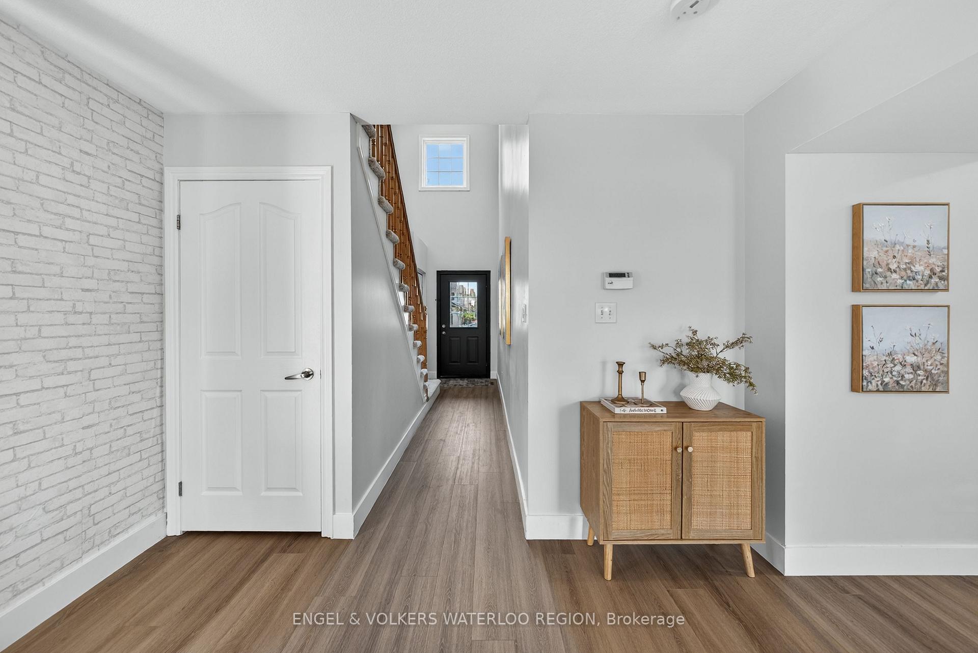 857 Brandenburg Boulevard, Waterloo — photo 4 of 5