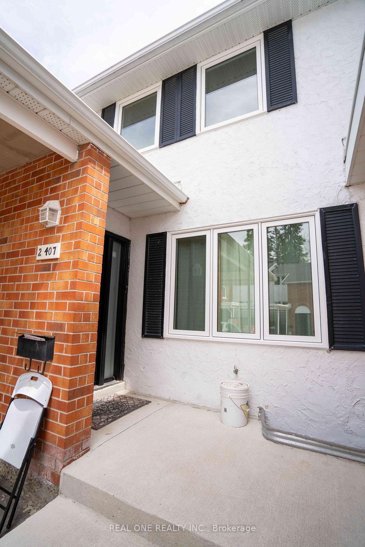 407 Keats Way 2, Waterloo — photo 3 of 5