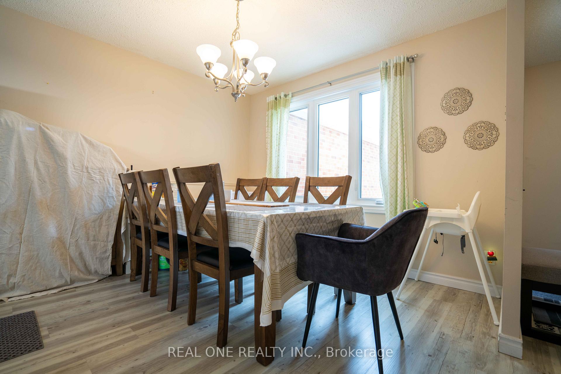 407 Keats Way 2, Waterloo — photo 4 of 5