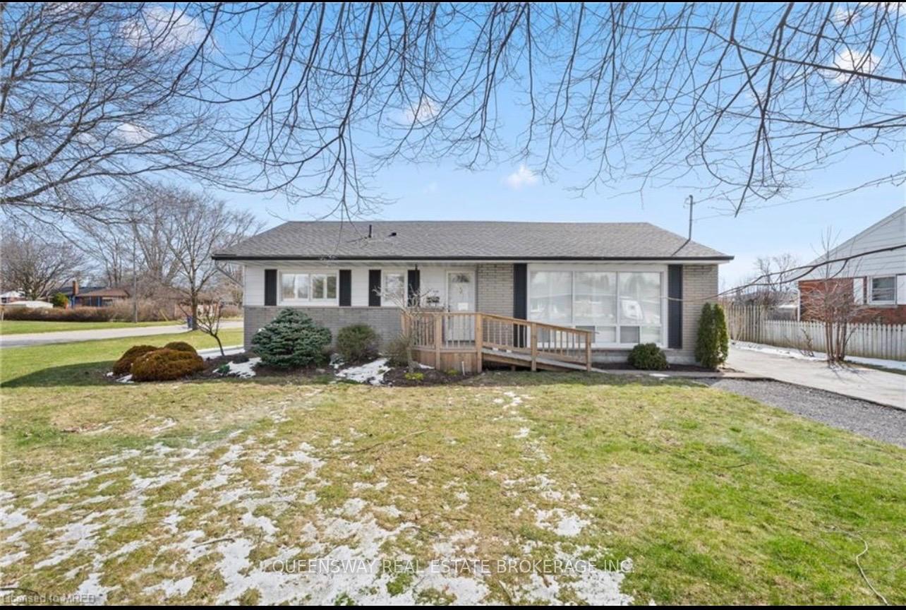 538 Lloyd Avenue Main, Welland, ON L3C 2Z5 — Welland, Ontario