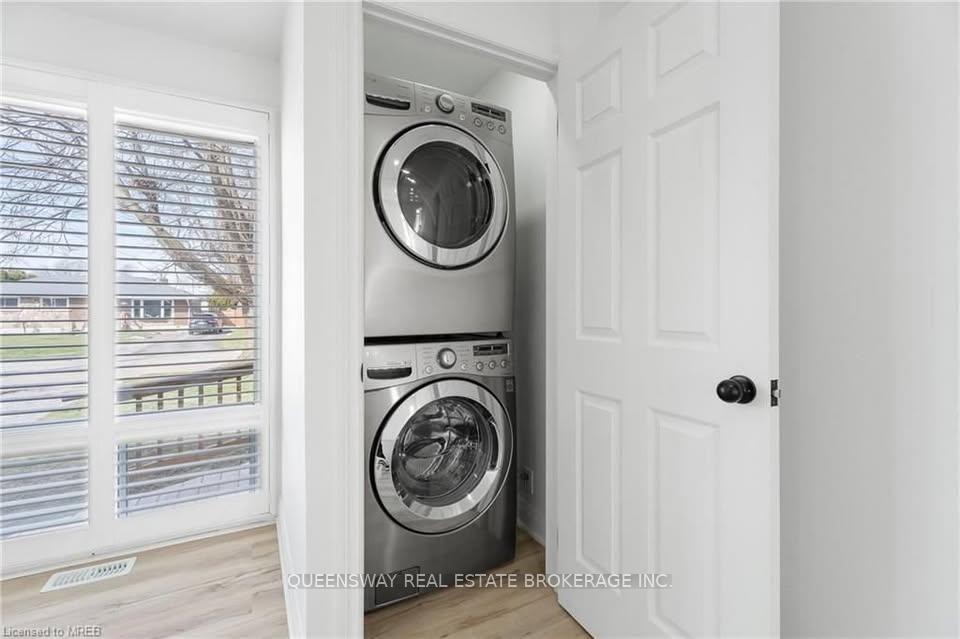 538 Lloyd Avenue Main, Welland — photo 3 of 5