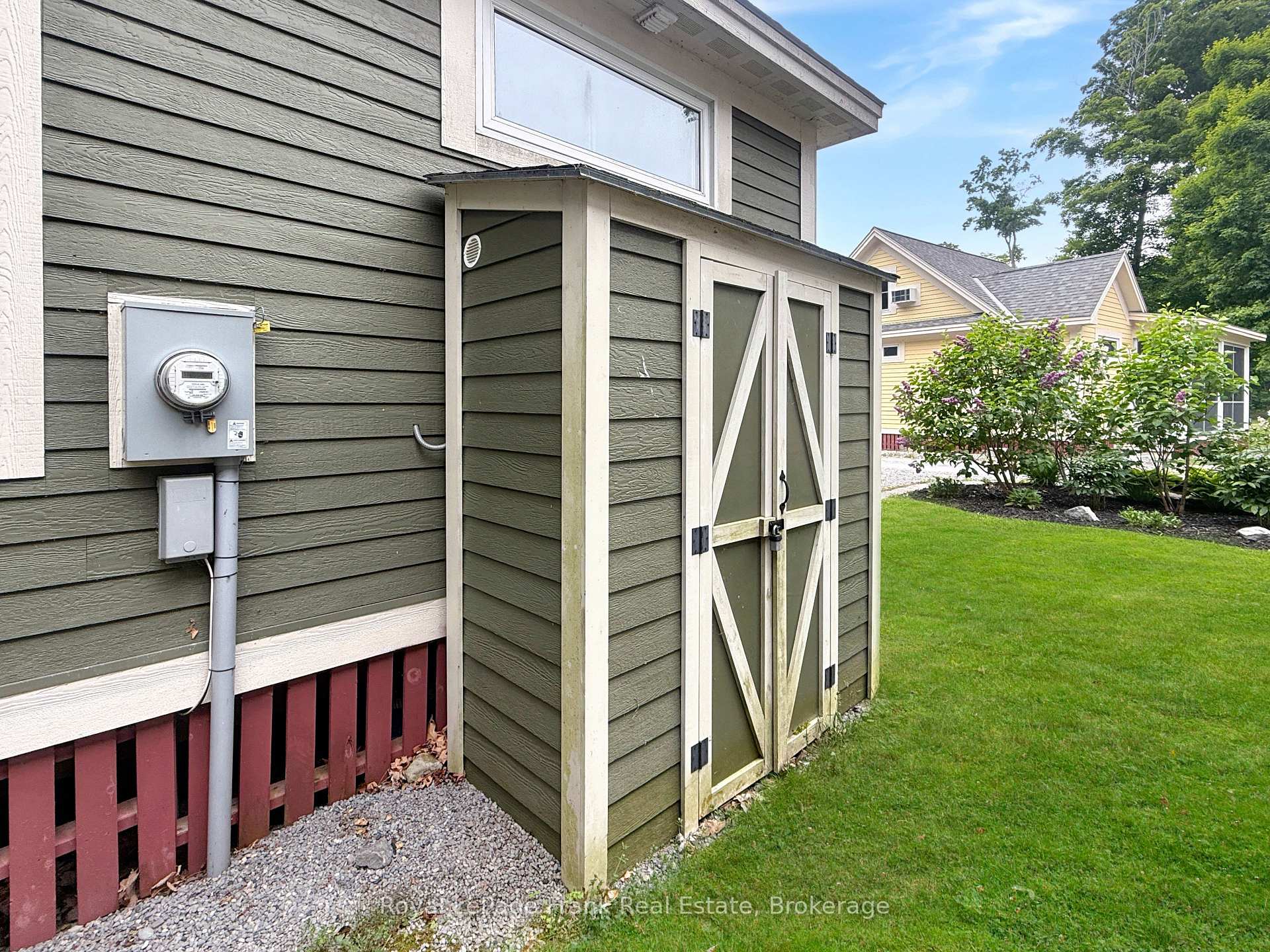 50 Hollow Lane 209, Prince Edward County — photo 4 of 5