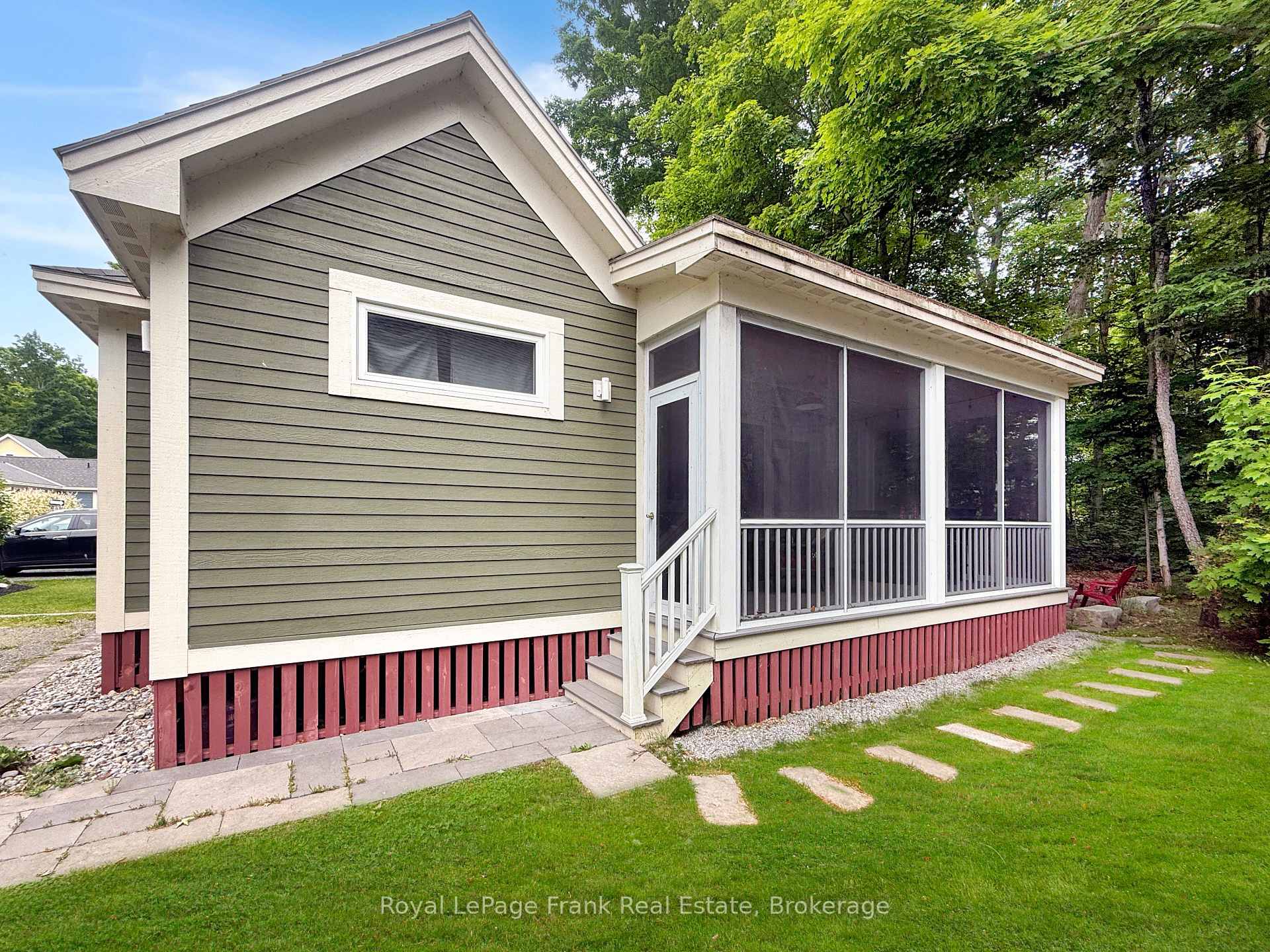 50 Hollow Lane 209, Prince Edward County — photo 5 of 5
