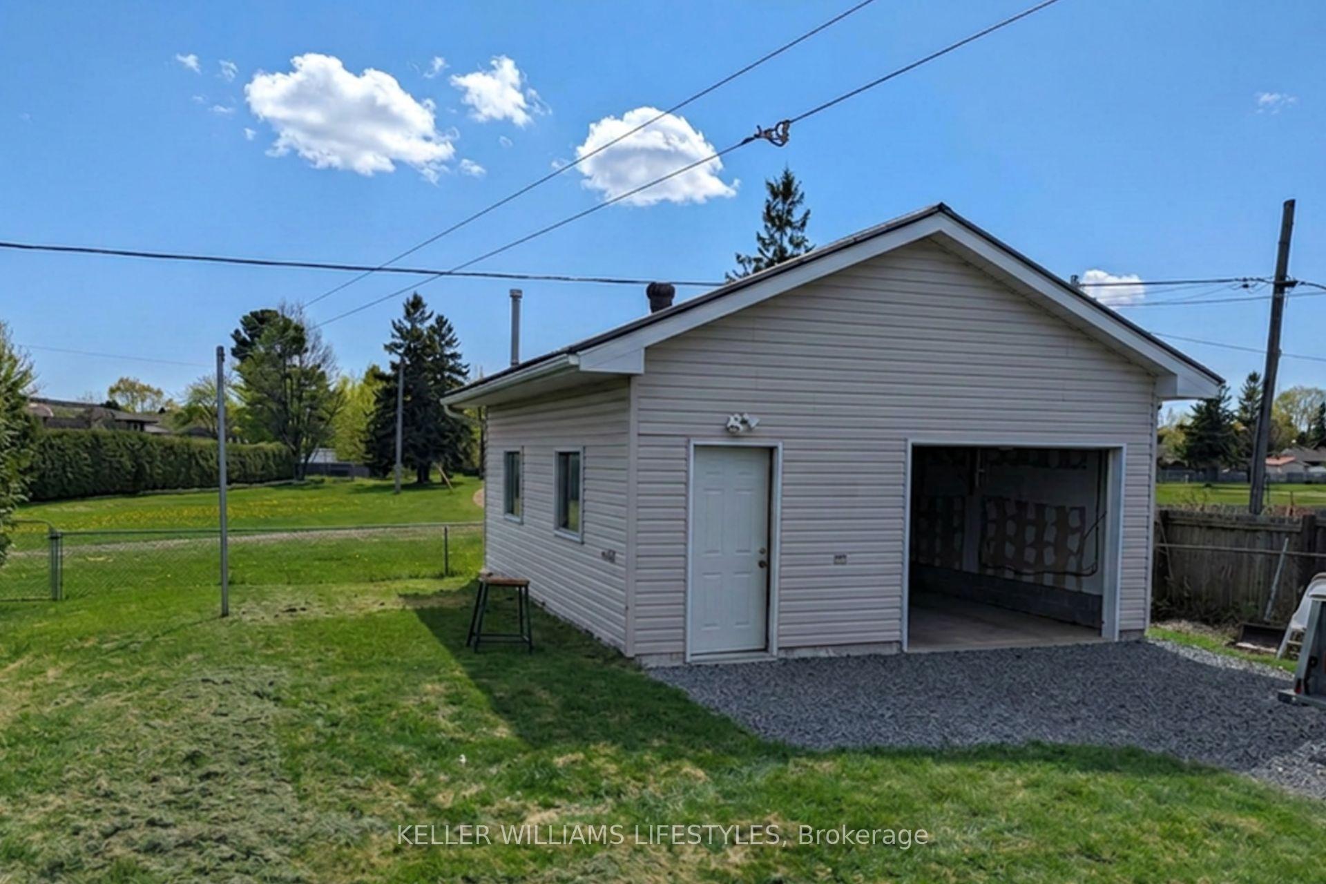 17 Nightingale Drive, North Bay — photo 3 of 5