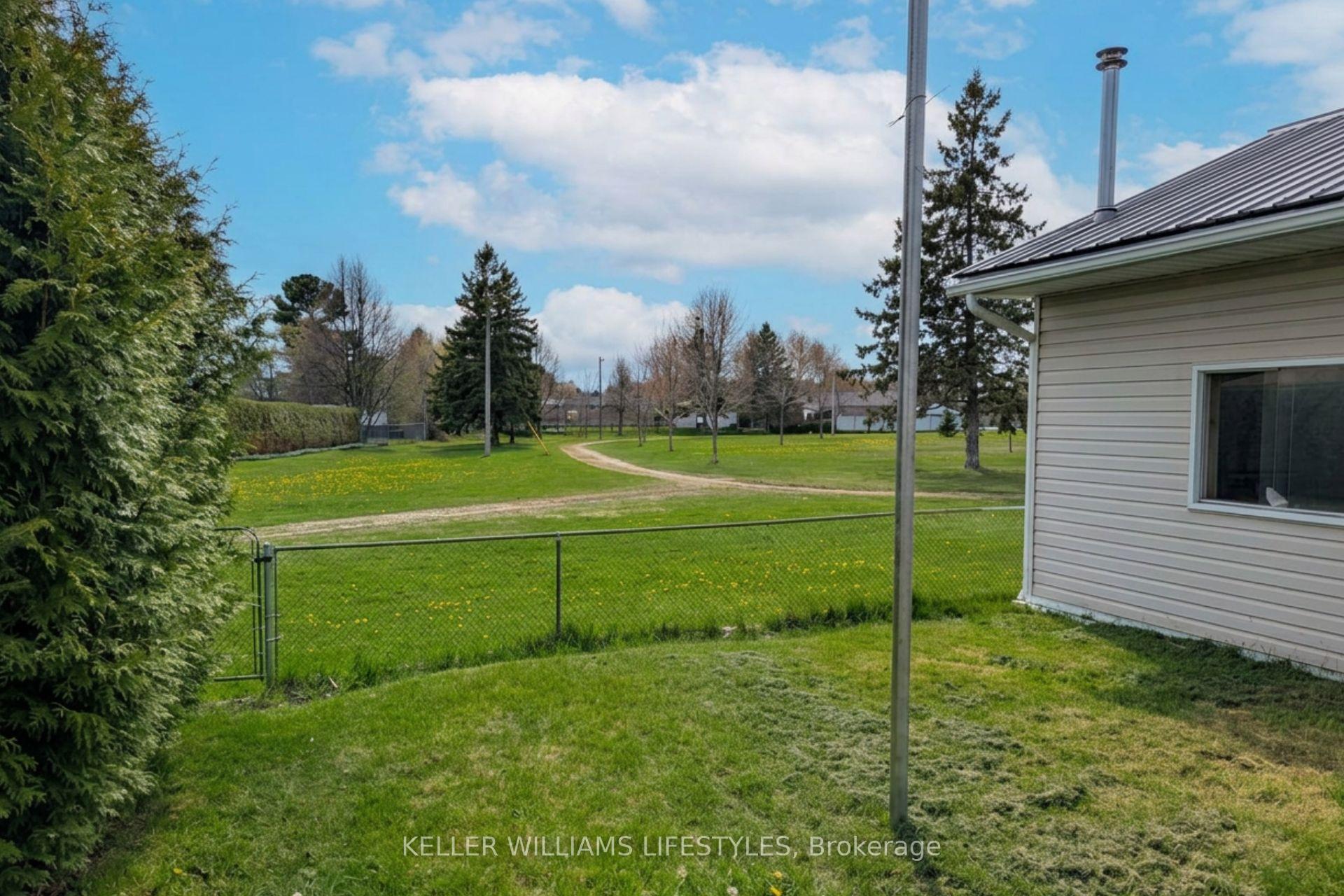 17 Nightingale Drive, North Bay — photo 4 of 5