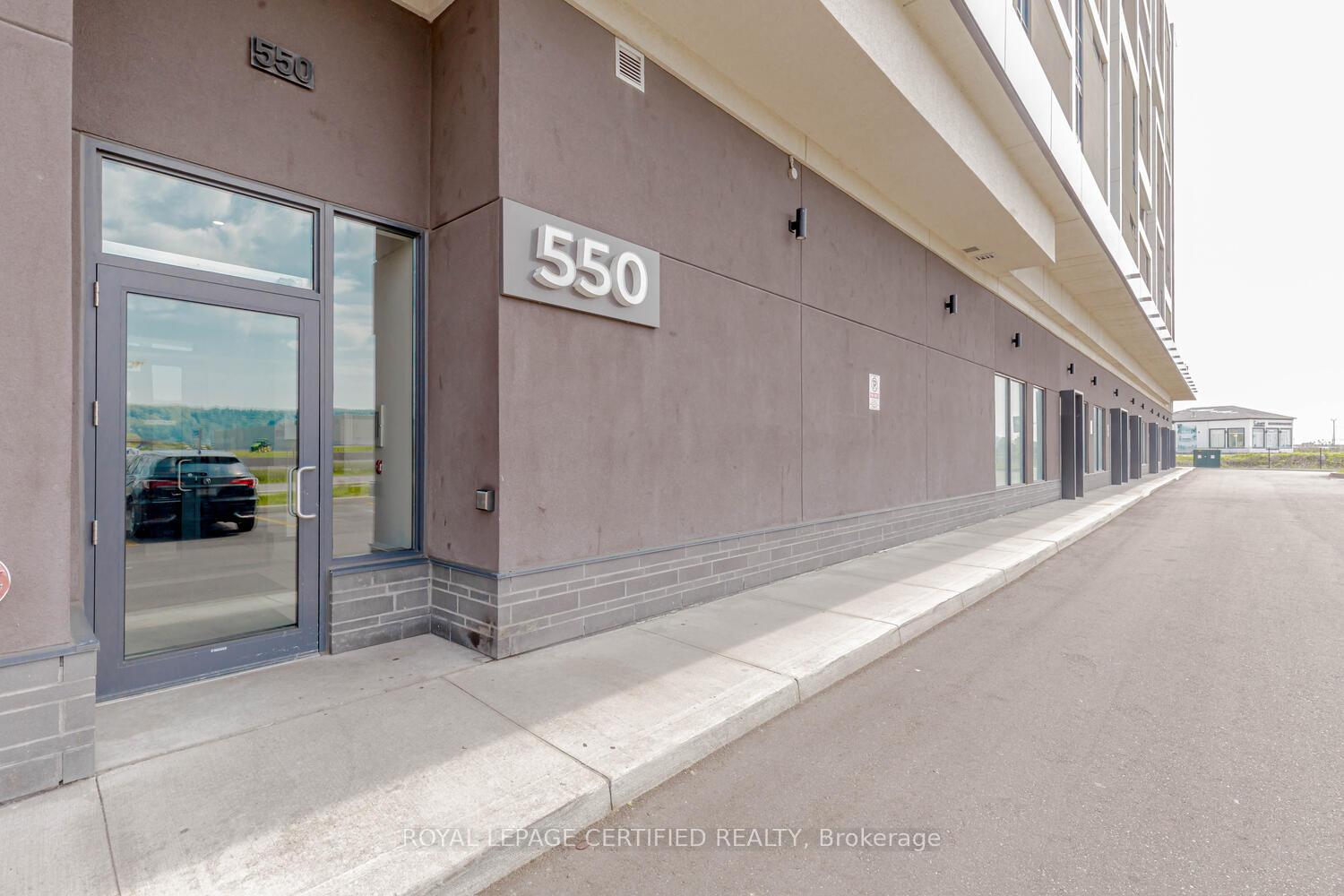 550 North Service Road 906, Grimsby — photo 2 of 5