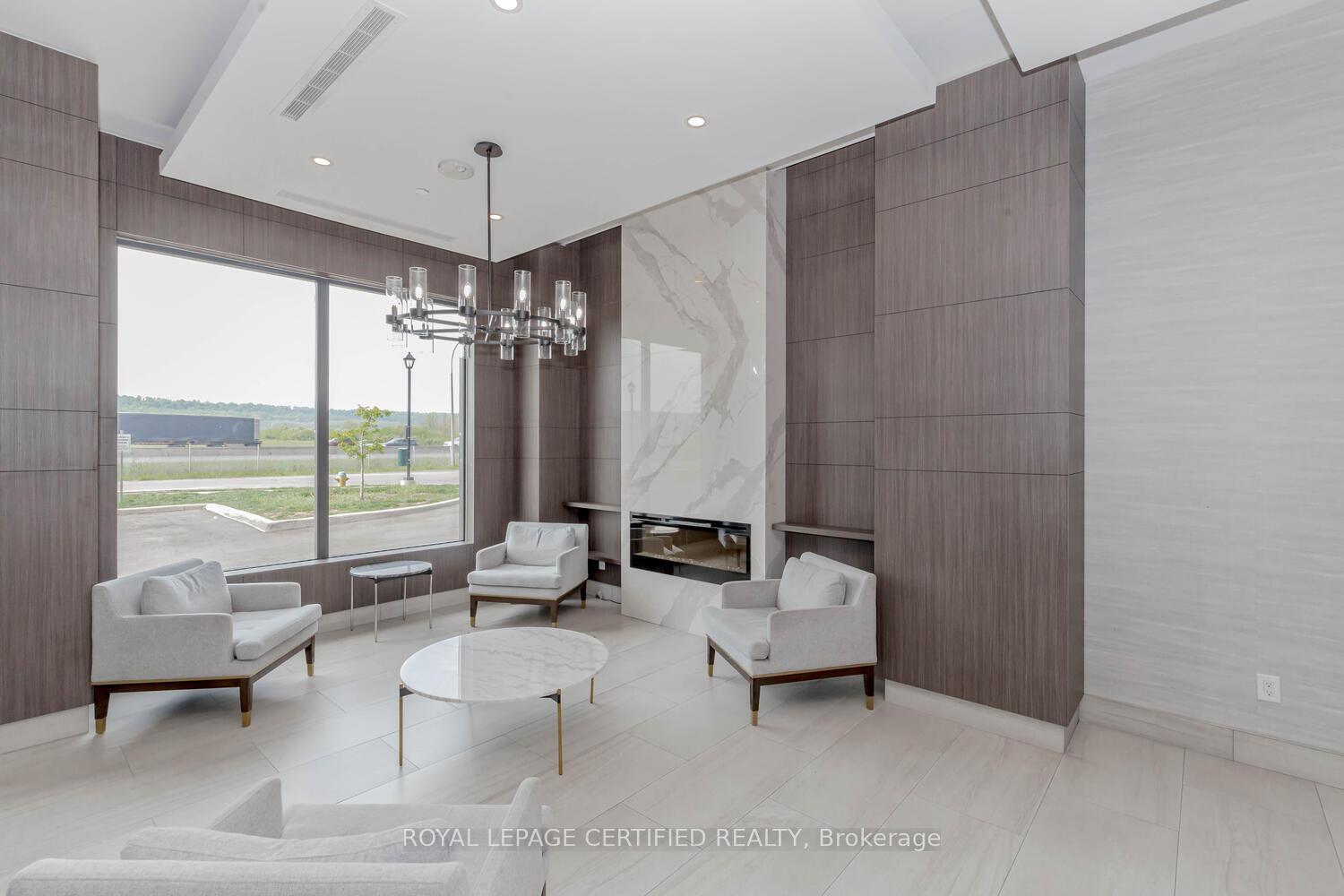 550 North Service Road 906, Grimsby — photo 3 of 5
