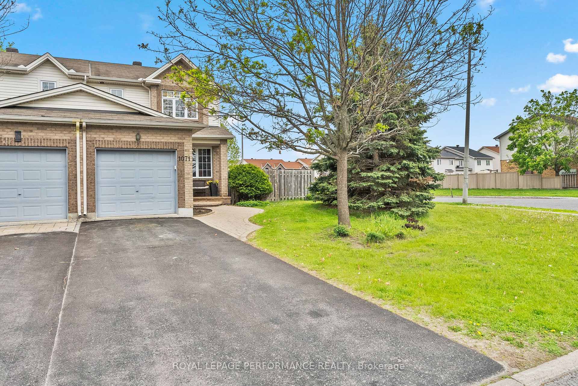 1071 Brasseur Crescent, Orleans - Cumberland and Area, ON K4A 5A1 — Orleans - Cumberland and Area, Ontario