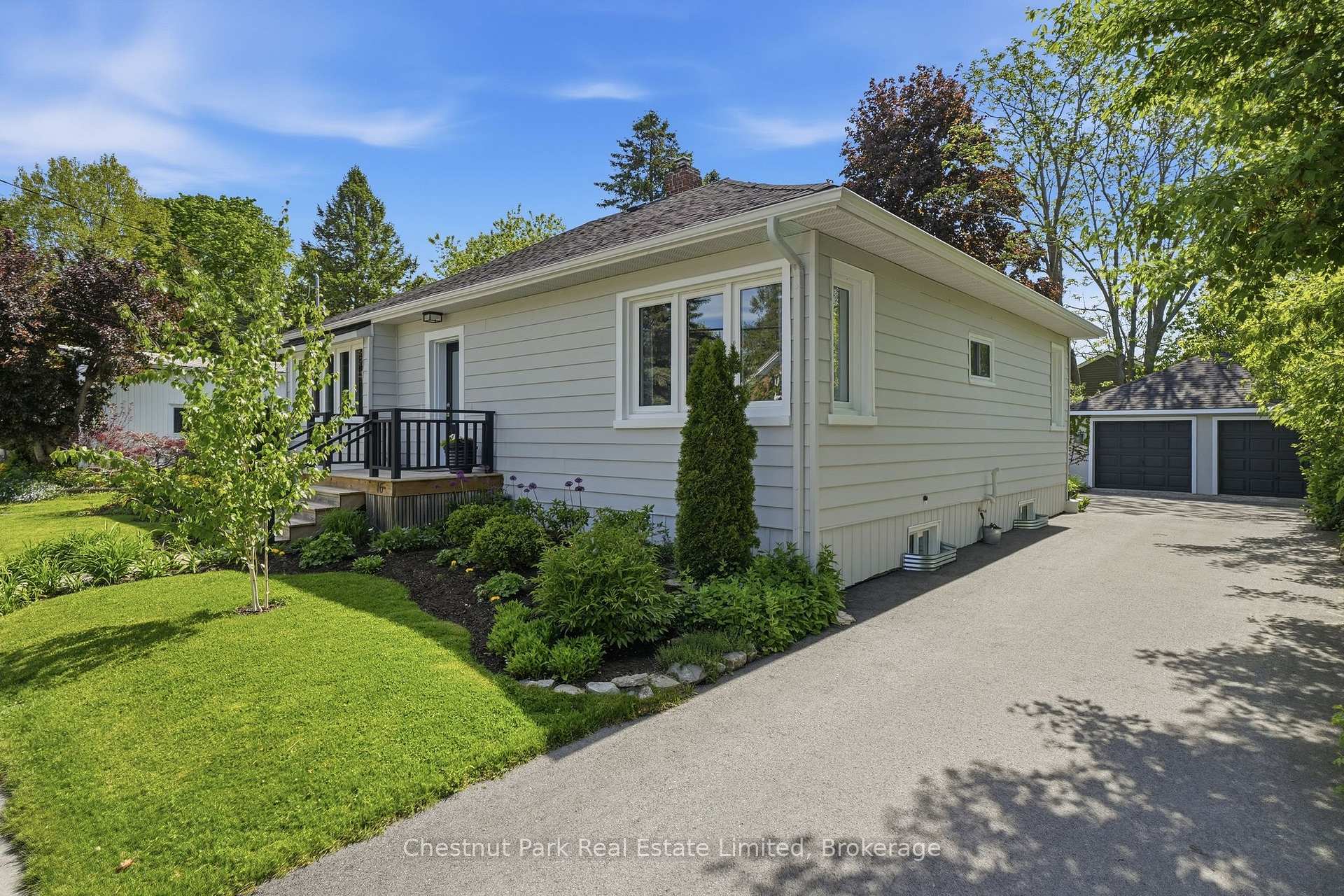 16 Jane Street, Prince Edward County — photo 2 of 5