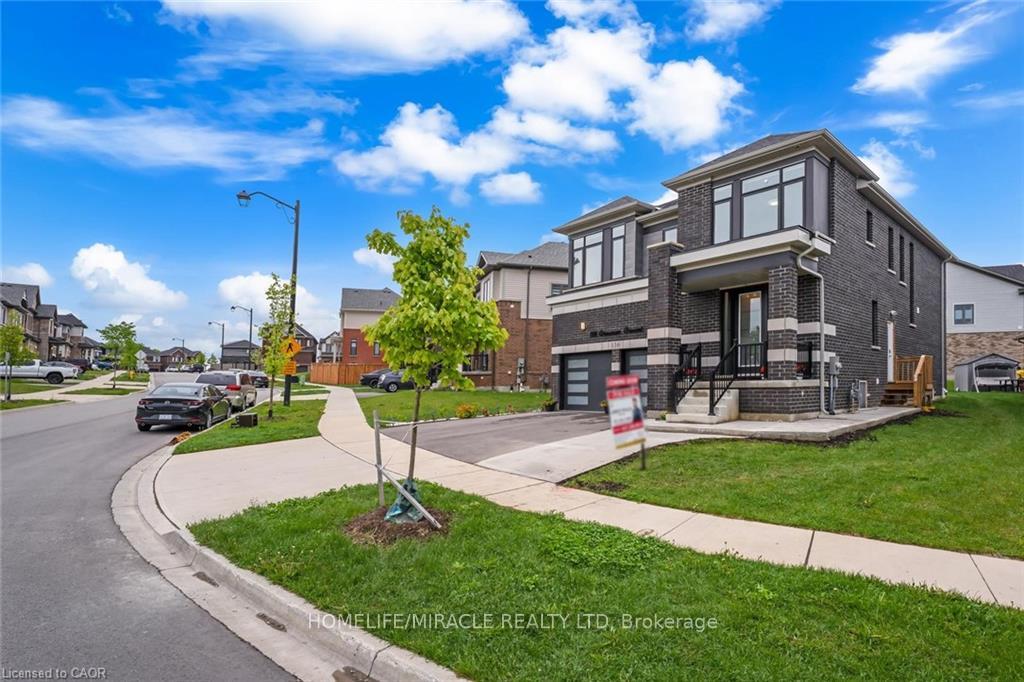116 Crossmore Crescent, Waterloo — photo 2 of 5