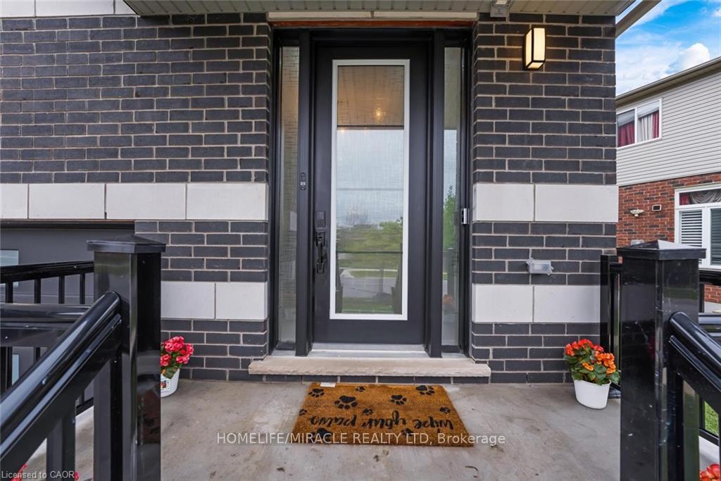 116 Crossmore Crescent, Waterloo — photo 4 of 5