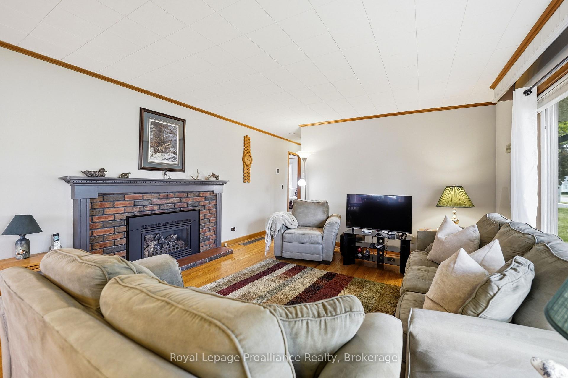 143 Avondale Road, Belleville — photo 4 of 5