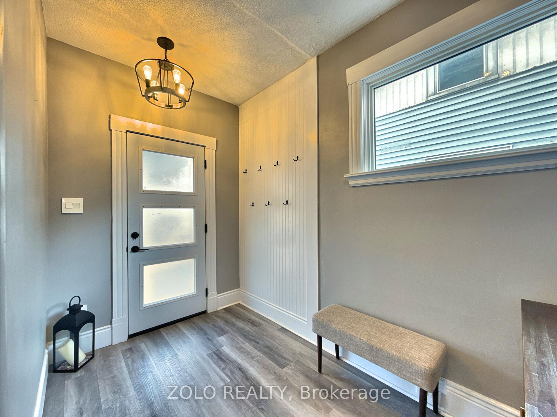 9 Fourth Avenue, St. Thomas — photo 2 of 5