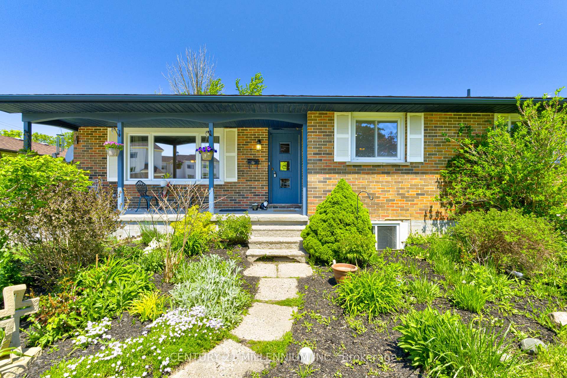 210 Centre Street, Shelburne — photo 3 of 5