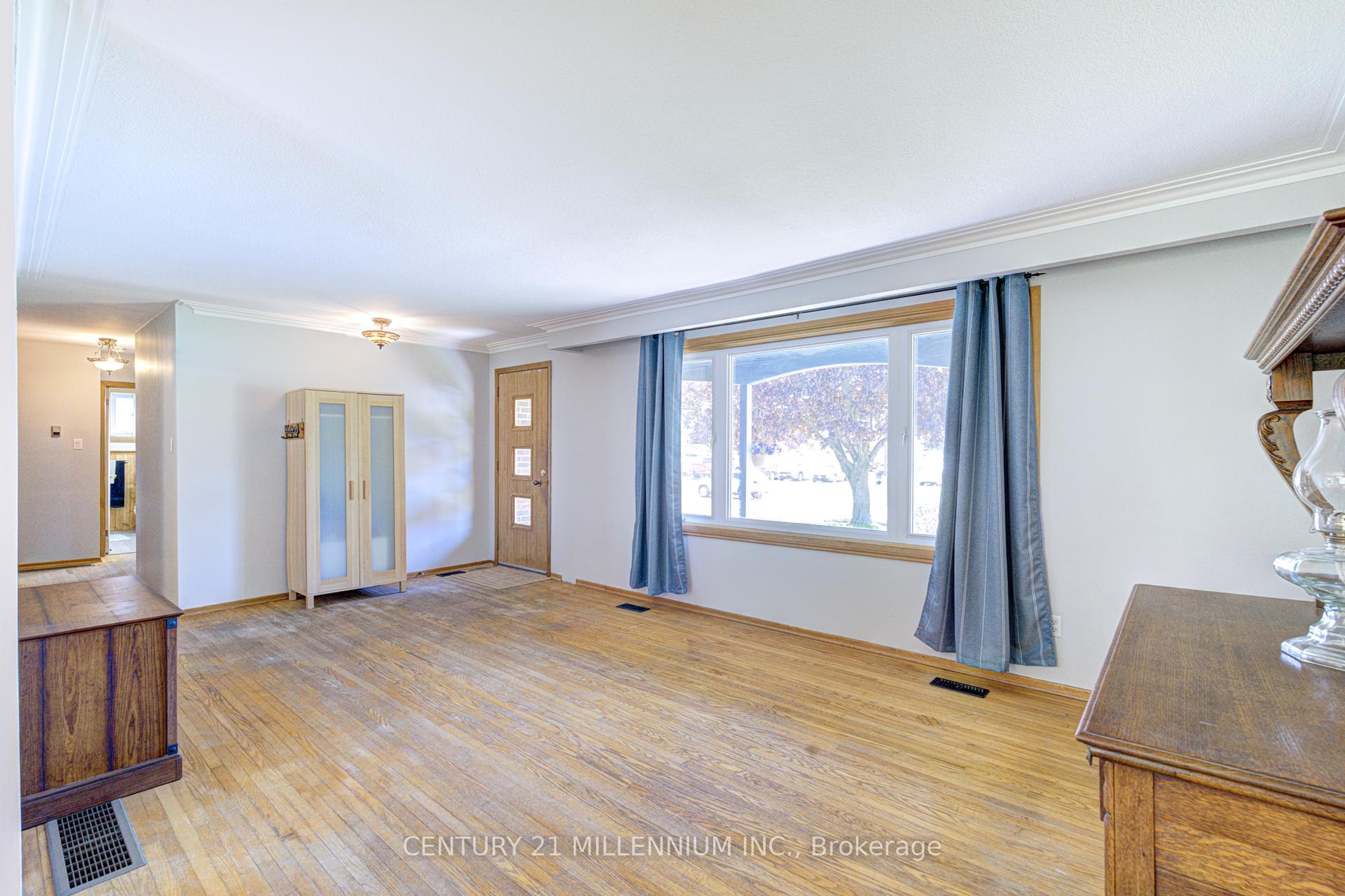 210 Centre Street, Shelburne — photo 4 of 5