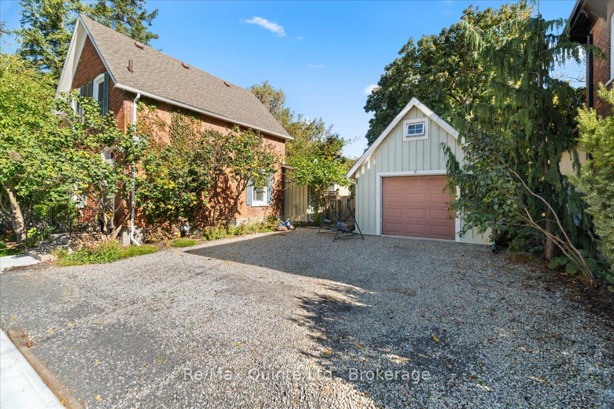 370 Main Street, Prince Edward County — photo 3 of 5