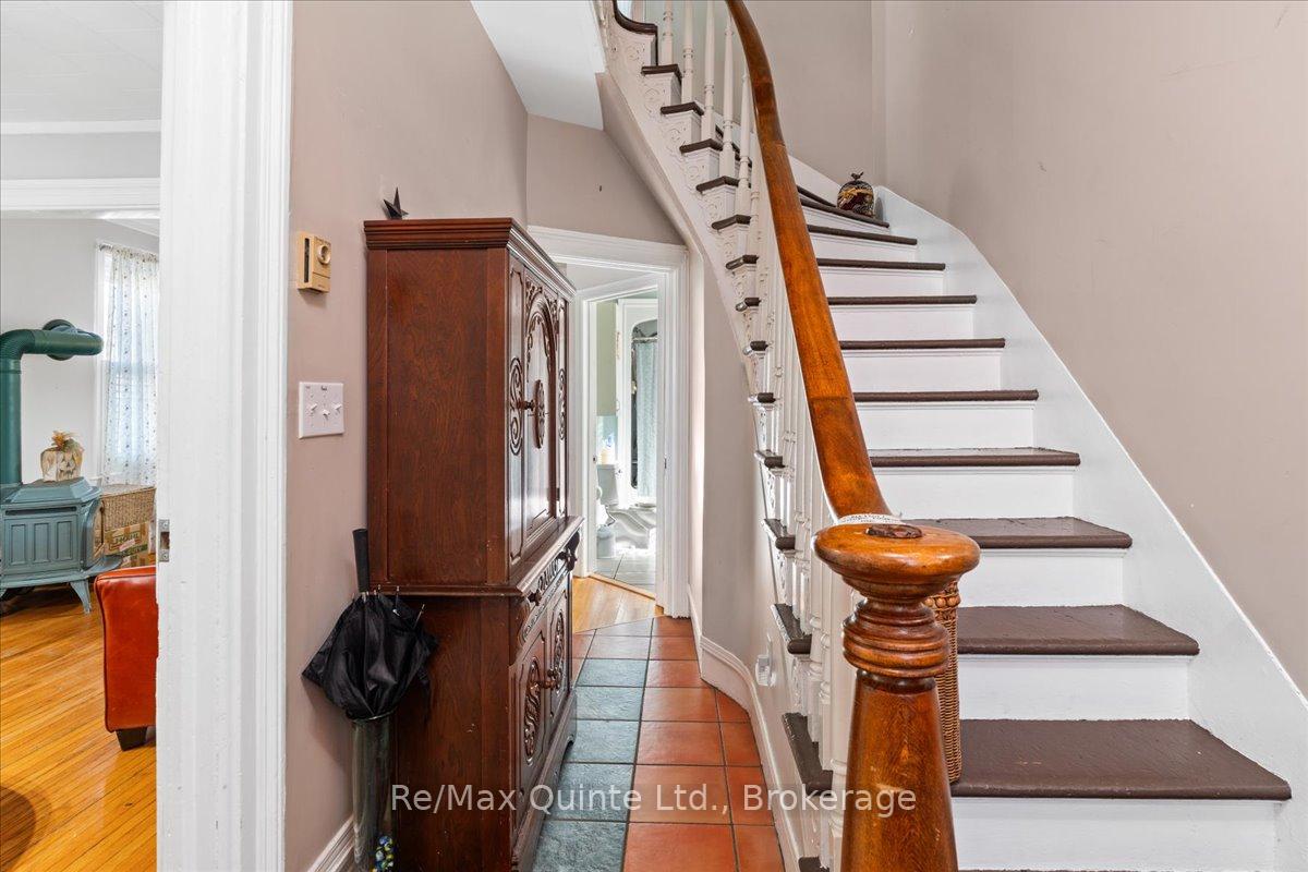 370 Main Street, Prince Edward County — photo 4 of 5