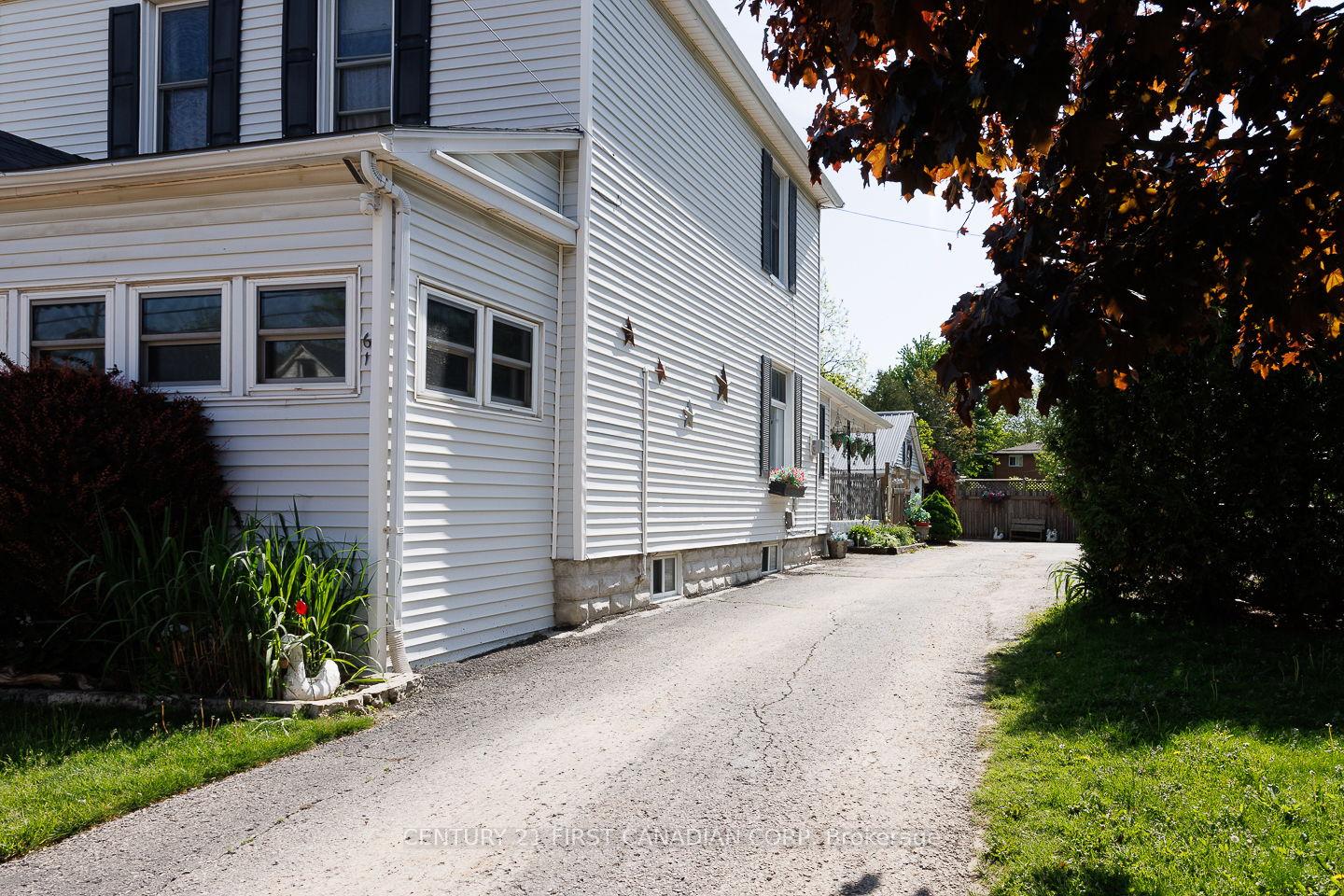 61 Alma Street, St. Thomas — photo 3 of 5