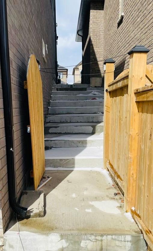 22 Rowley Street, Brantford — photo 2 of 5