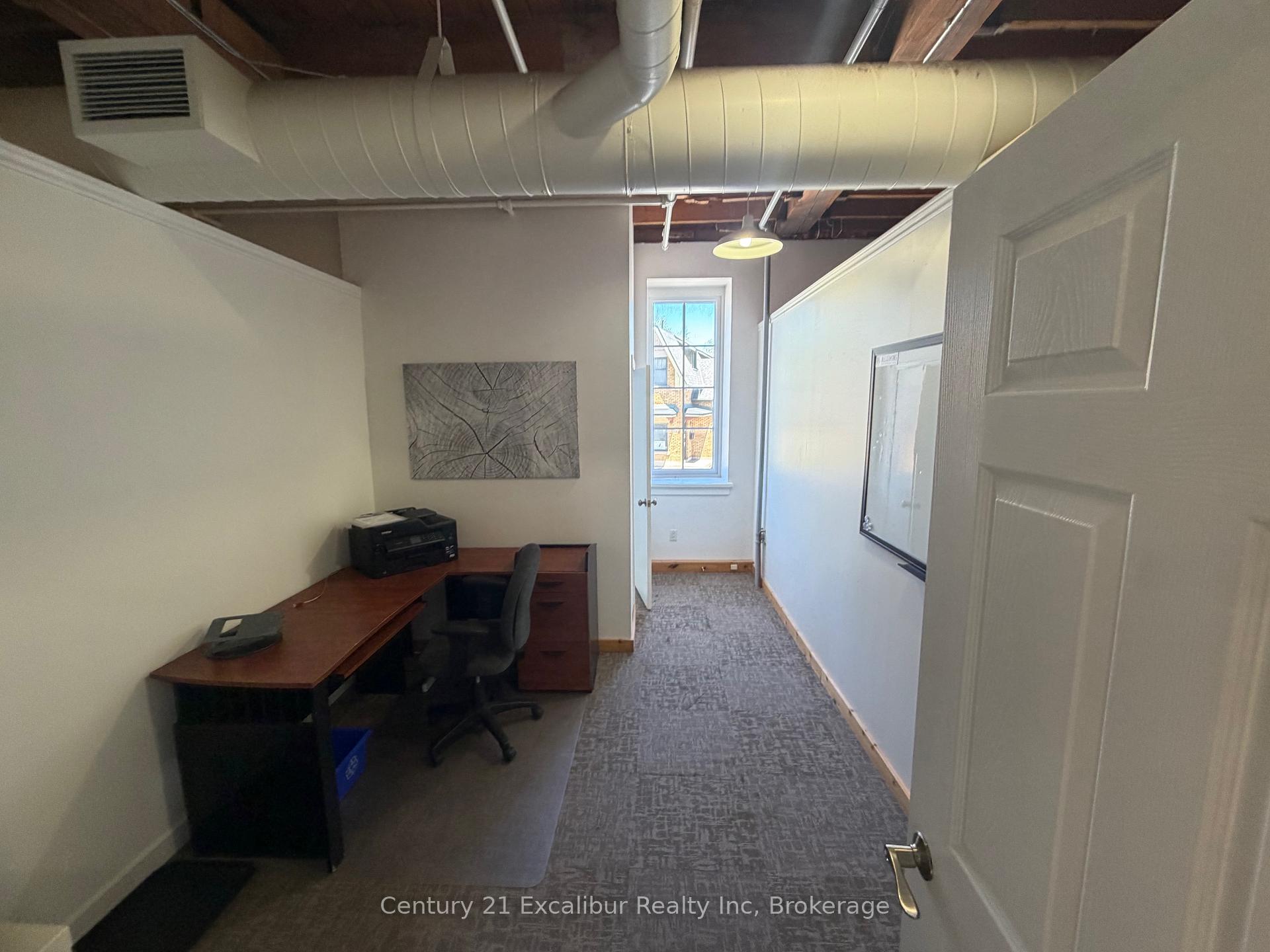 105 Queen Street W 15, Centre Wellington — photo 3 of 5