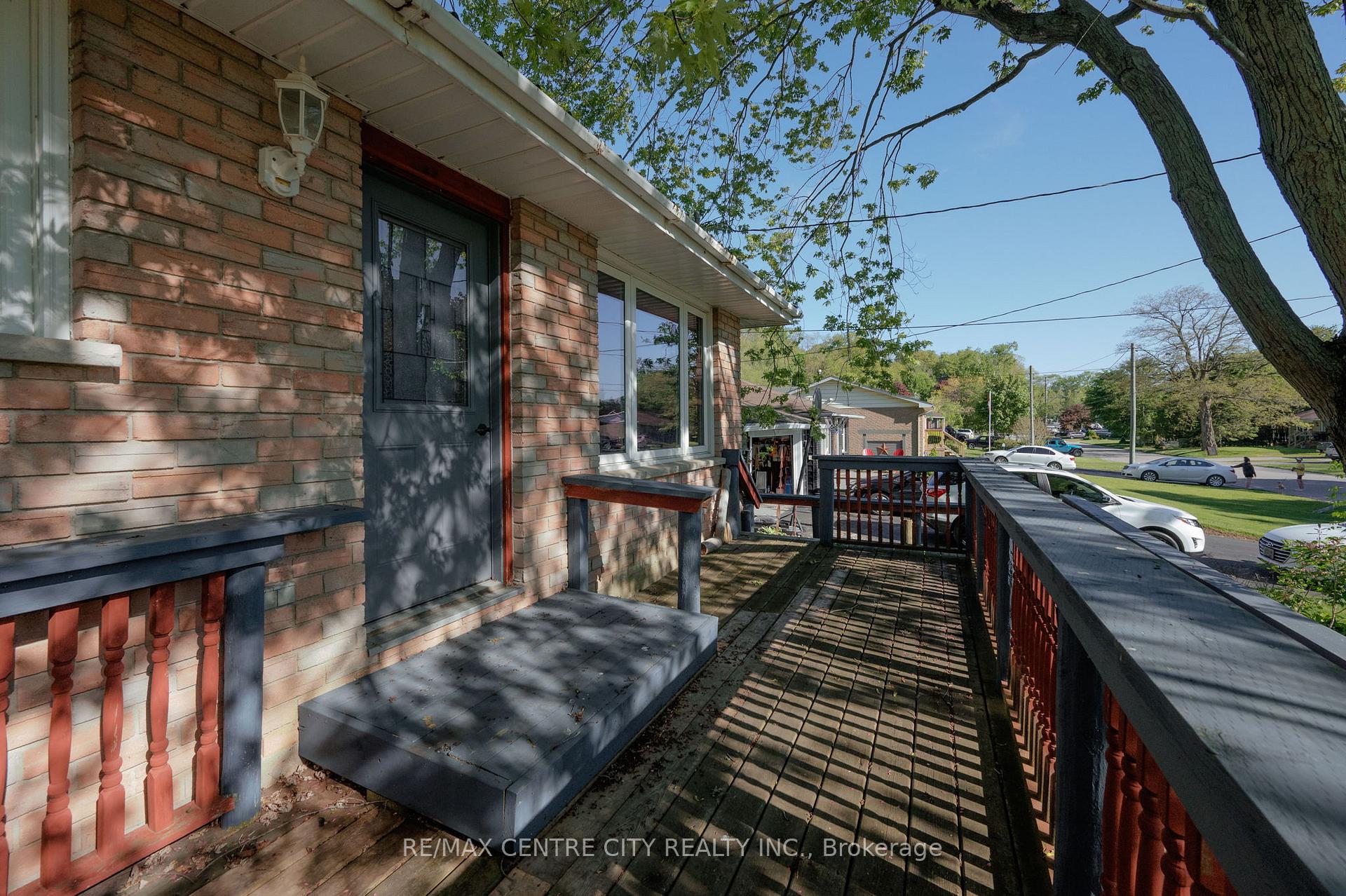 275 Frances Street, Central Elgin — photo 2 of 5