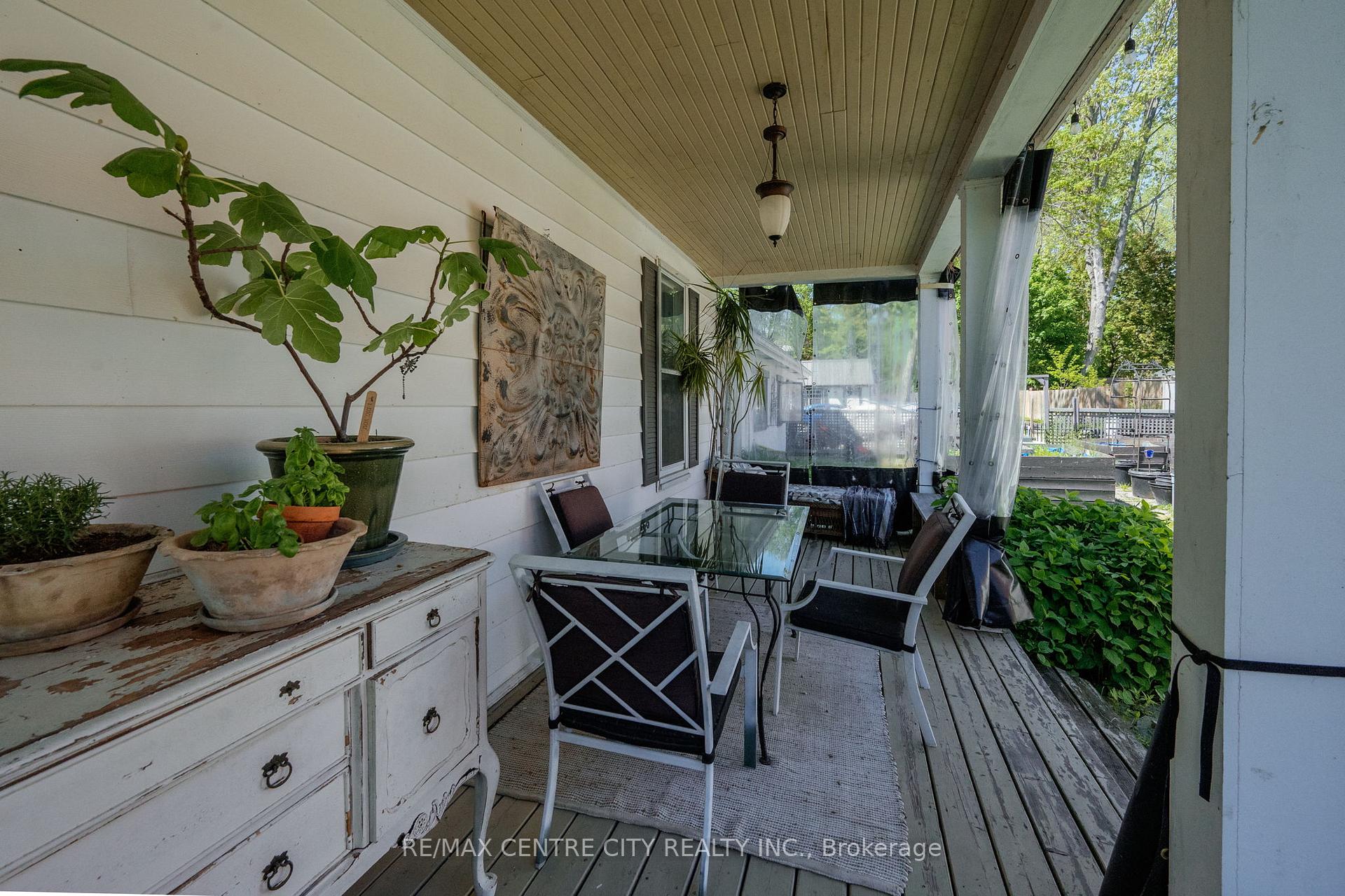337 George Street, Central Elgin — photo 4 of 5