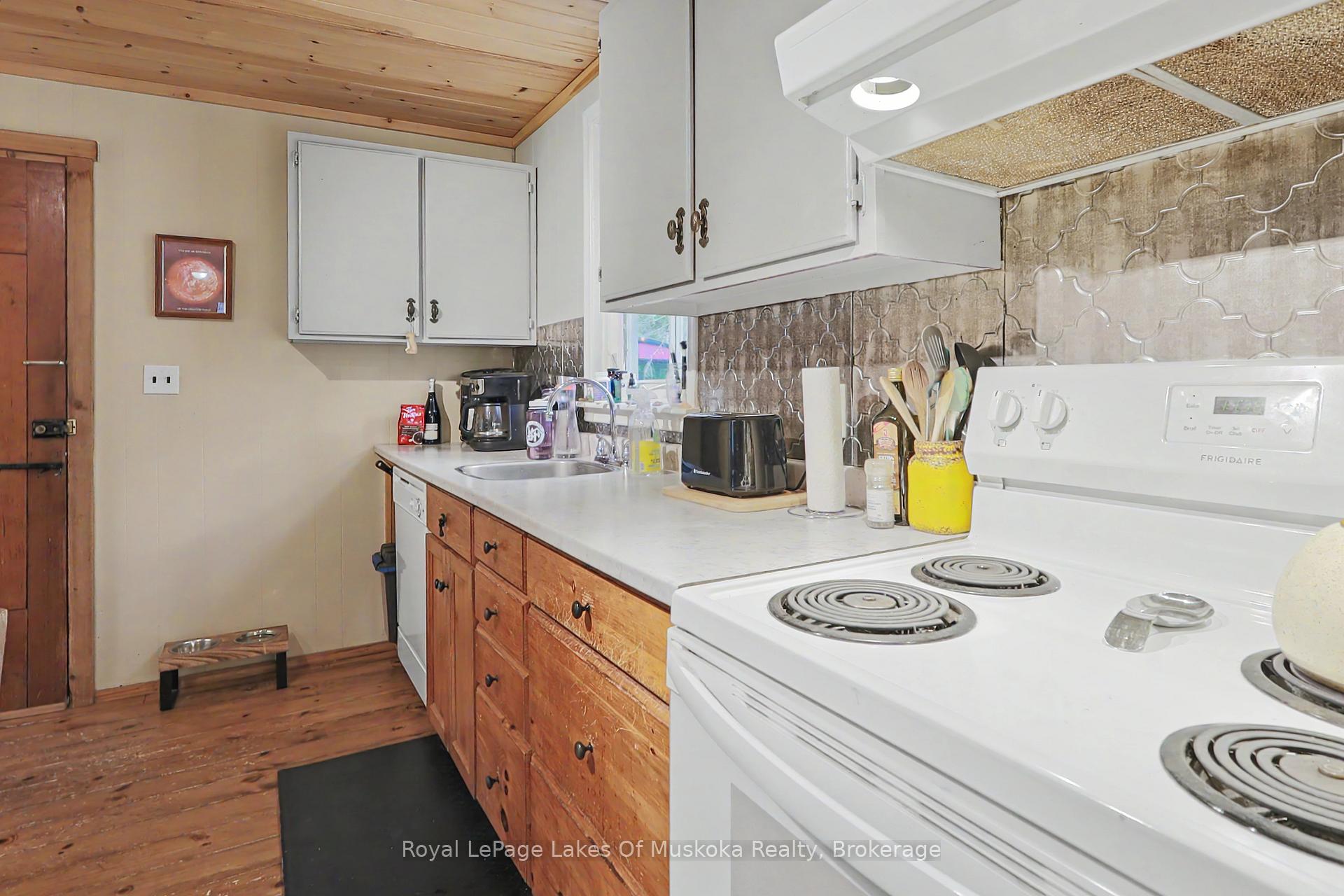 1003 Kelly Road, Lake of Bays — photo 4 of 5