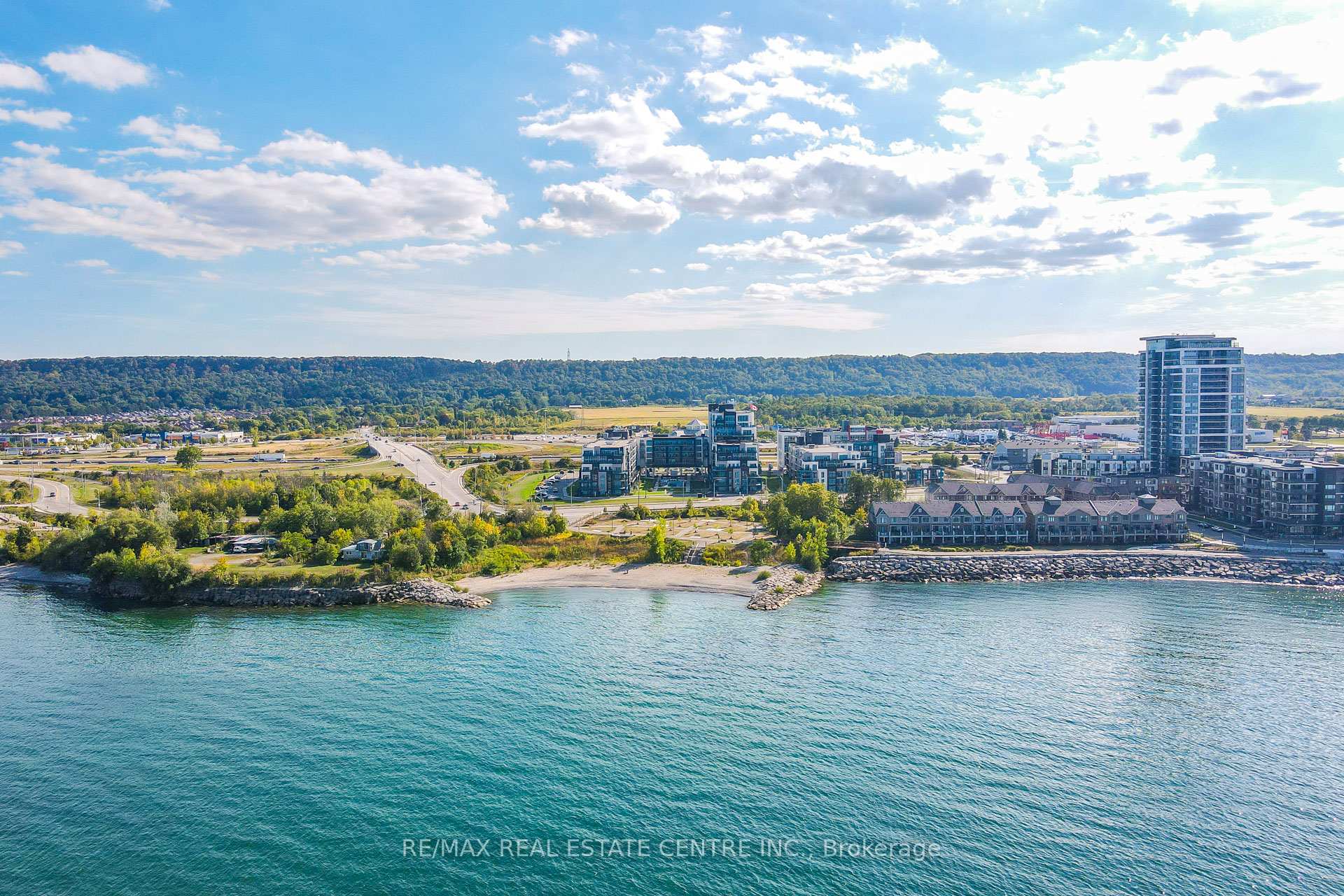 16 Concord Place 402, Grimsby, ON L3M 0J1 — Grimsby, Ontario