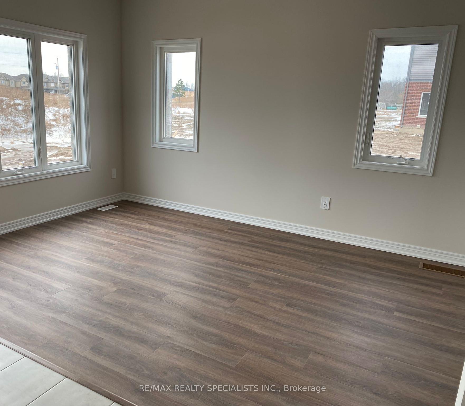 87 SYCAMORE Street, Welland — photo 2 of 5