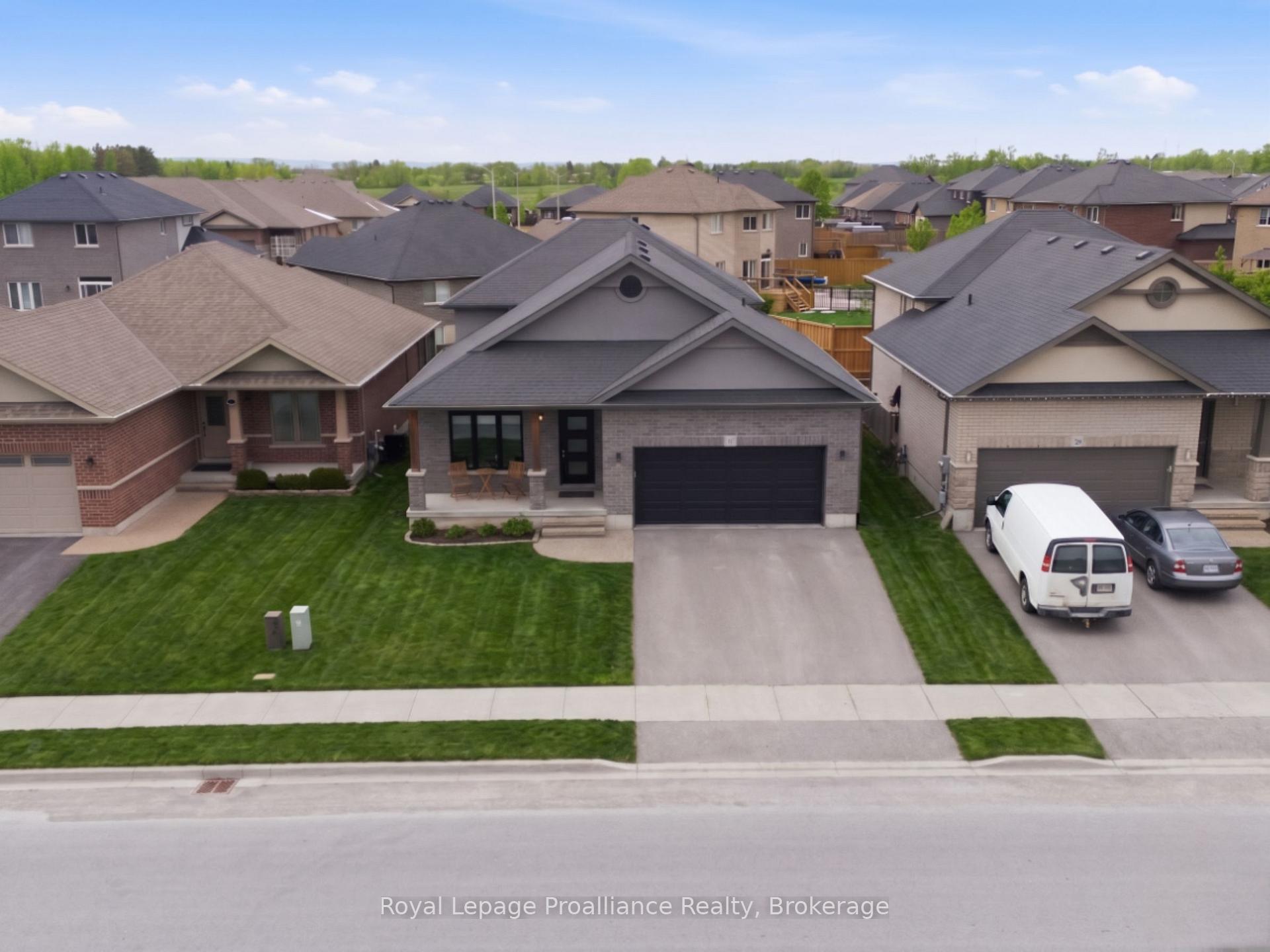 22 Kempton Avenue, Belleville — photo 4 of 5
