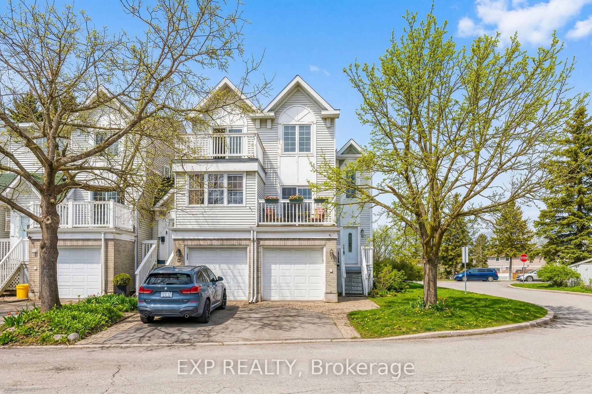 10 Castlegreen Private, Hunt Club - South Keys and Area, ON K1T 3N2 — Hunt Club - South Keys and Area, Ontario