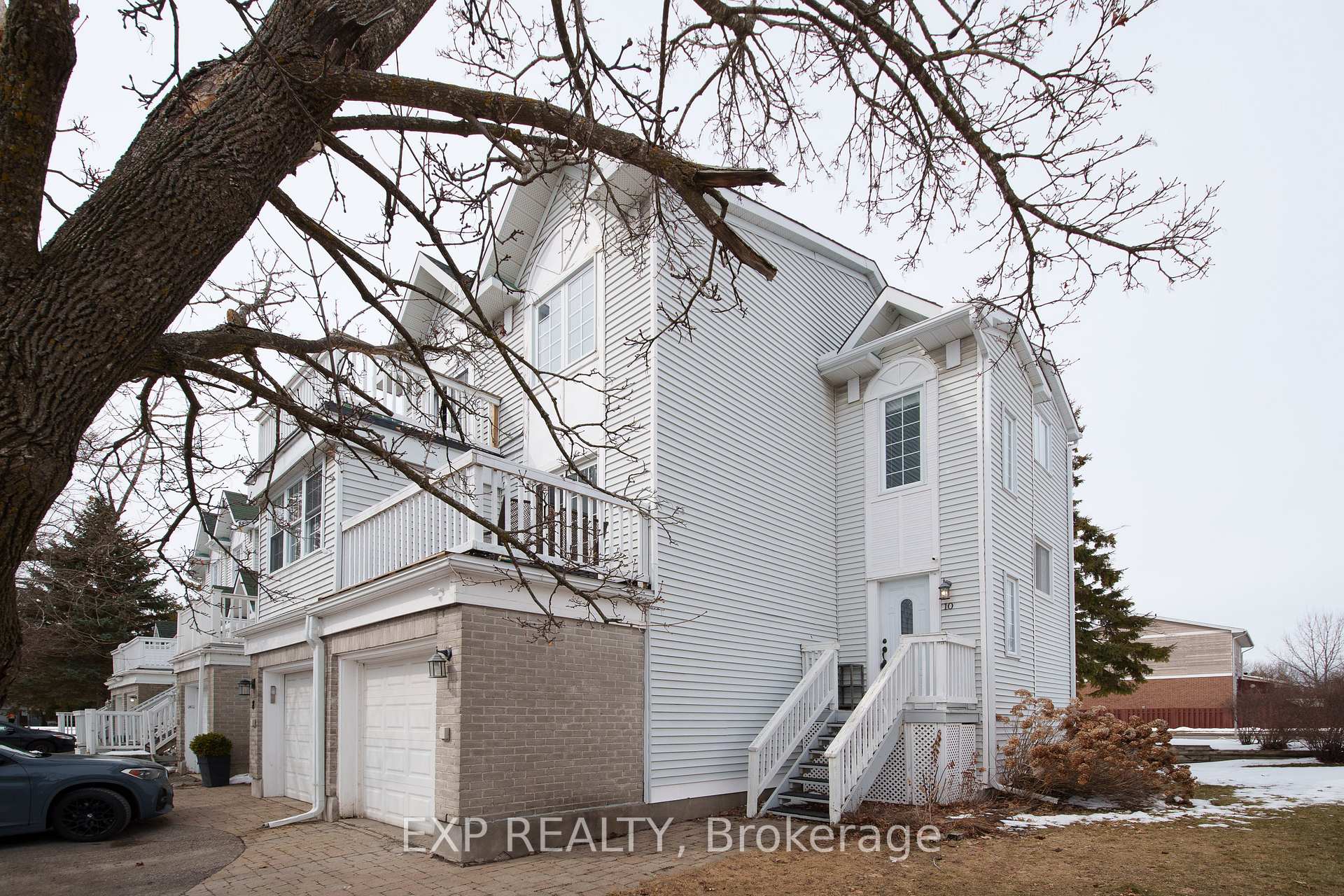 10 Castlegreen Private, Hunt Club - South Keys and Area — photo 2 of 5