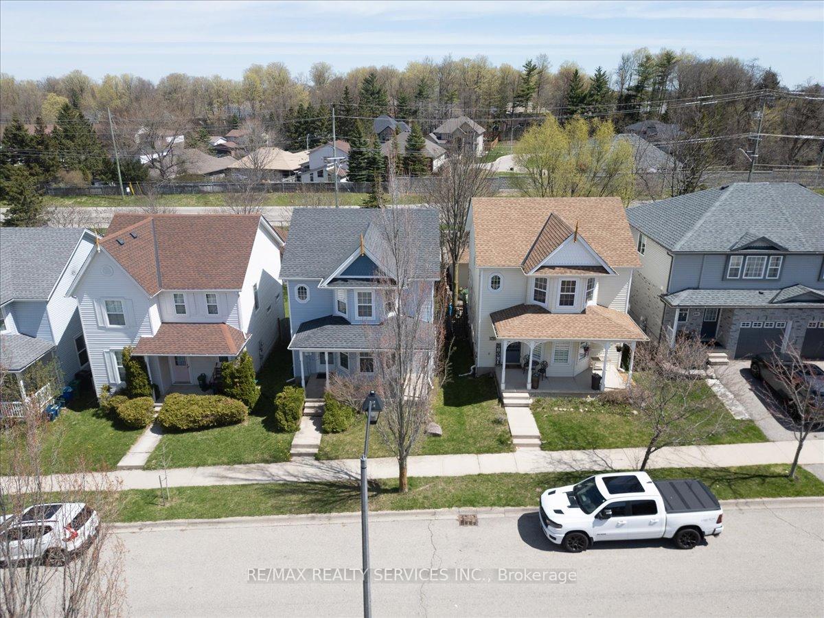672 Zermatt Drive, Waterloo — photo 2 of 5