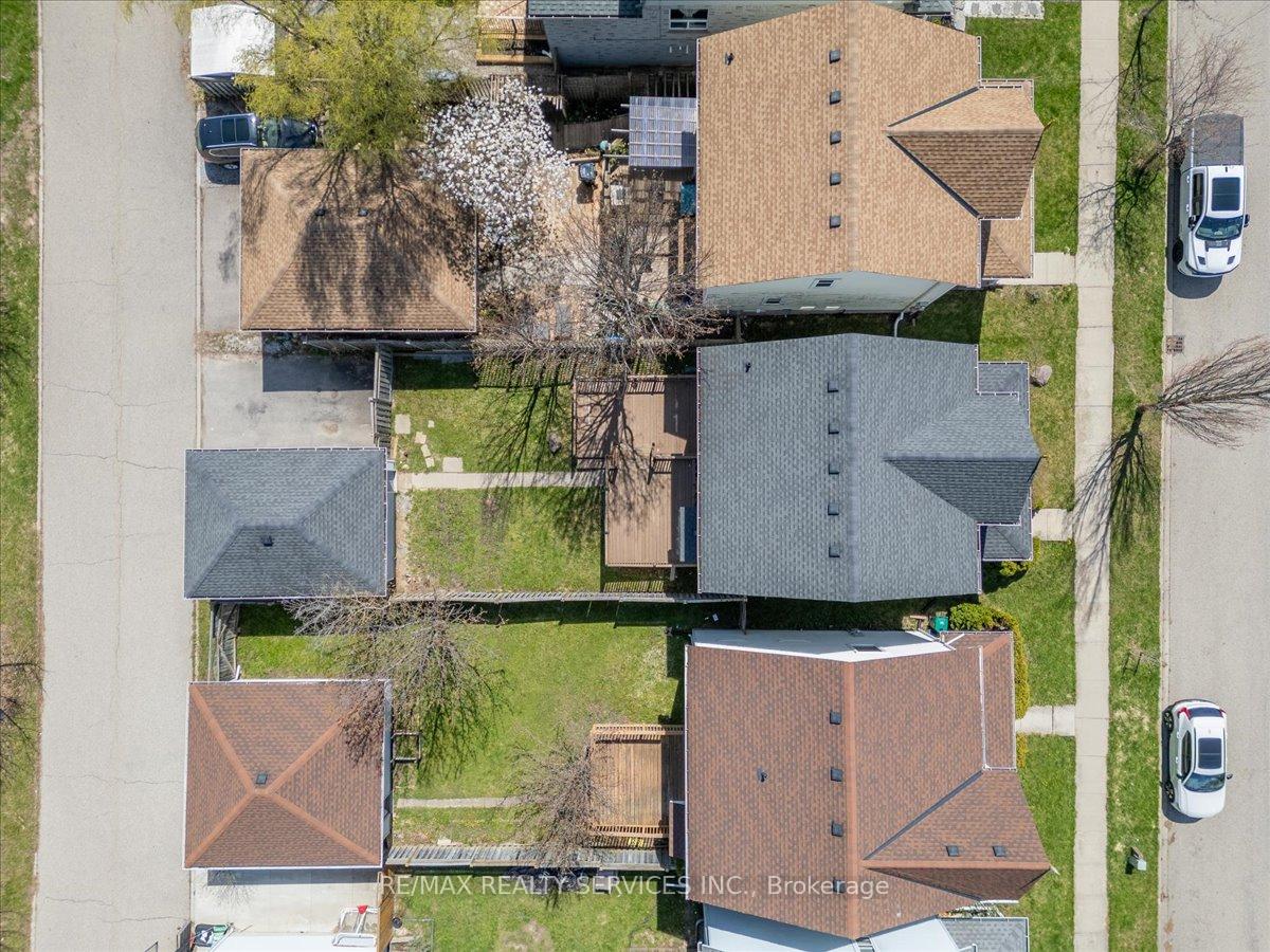 672 Zermatt Drive, Waterloo — photo 4 of 5