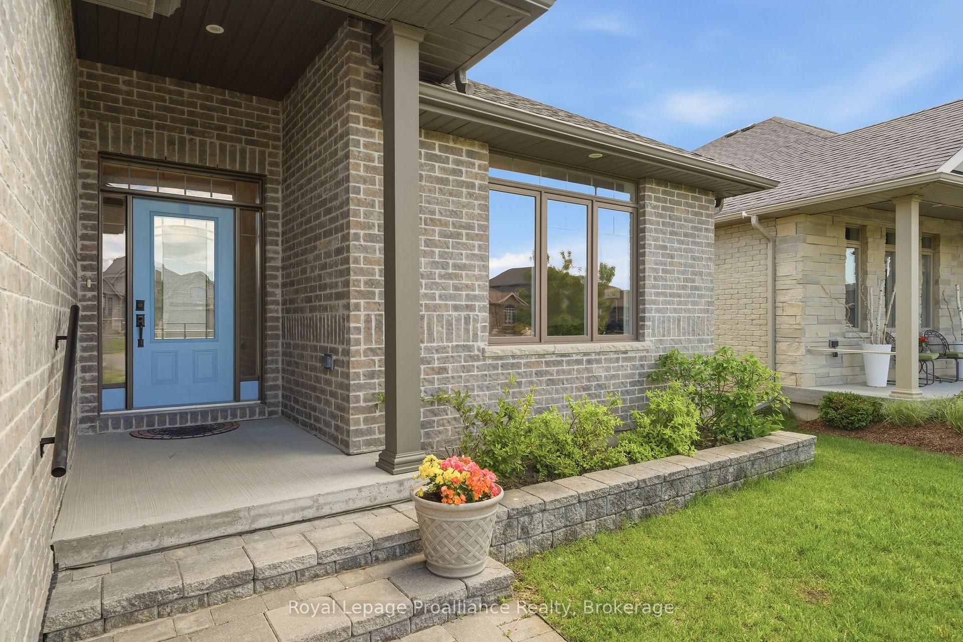 5 Kempton Avenue, Belleville — photo 3 of 5
