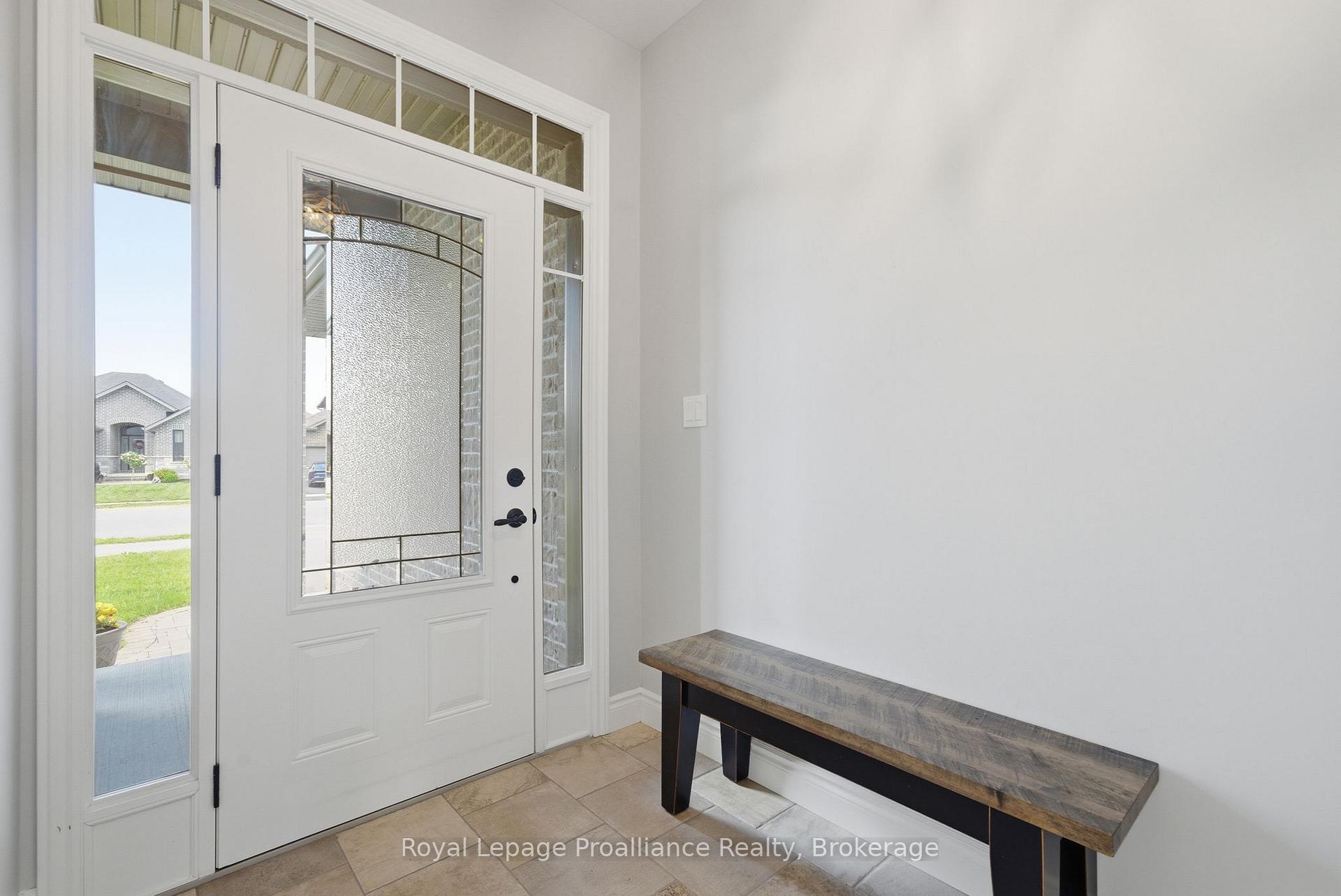 5 Kempton Avenue, Belleville — photo 4 of 5