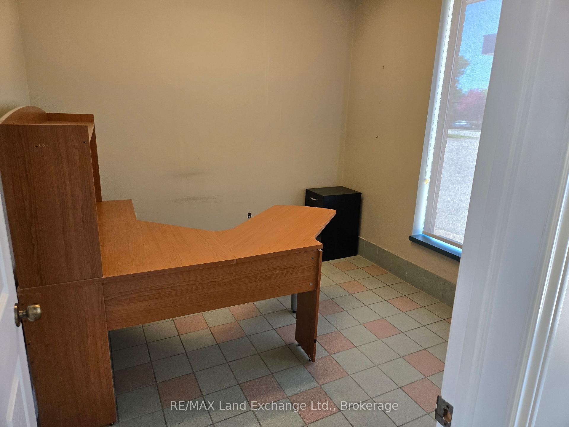 383 Kincardine Avenue W, Kincardine — photo 4 of 5