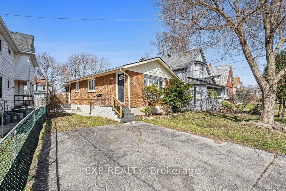 148 Young Street MAIN, Welland — photo 2 of 5