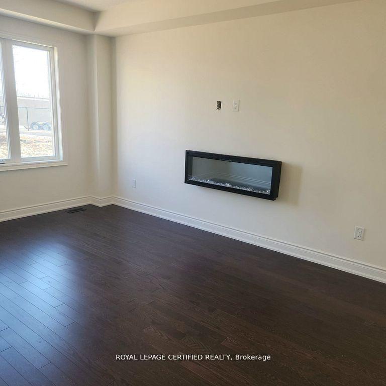 172 Bloomfield Crescent, Cambridge — photo 4 of 5