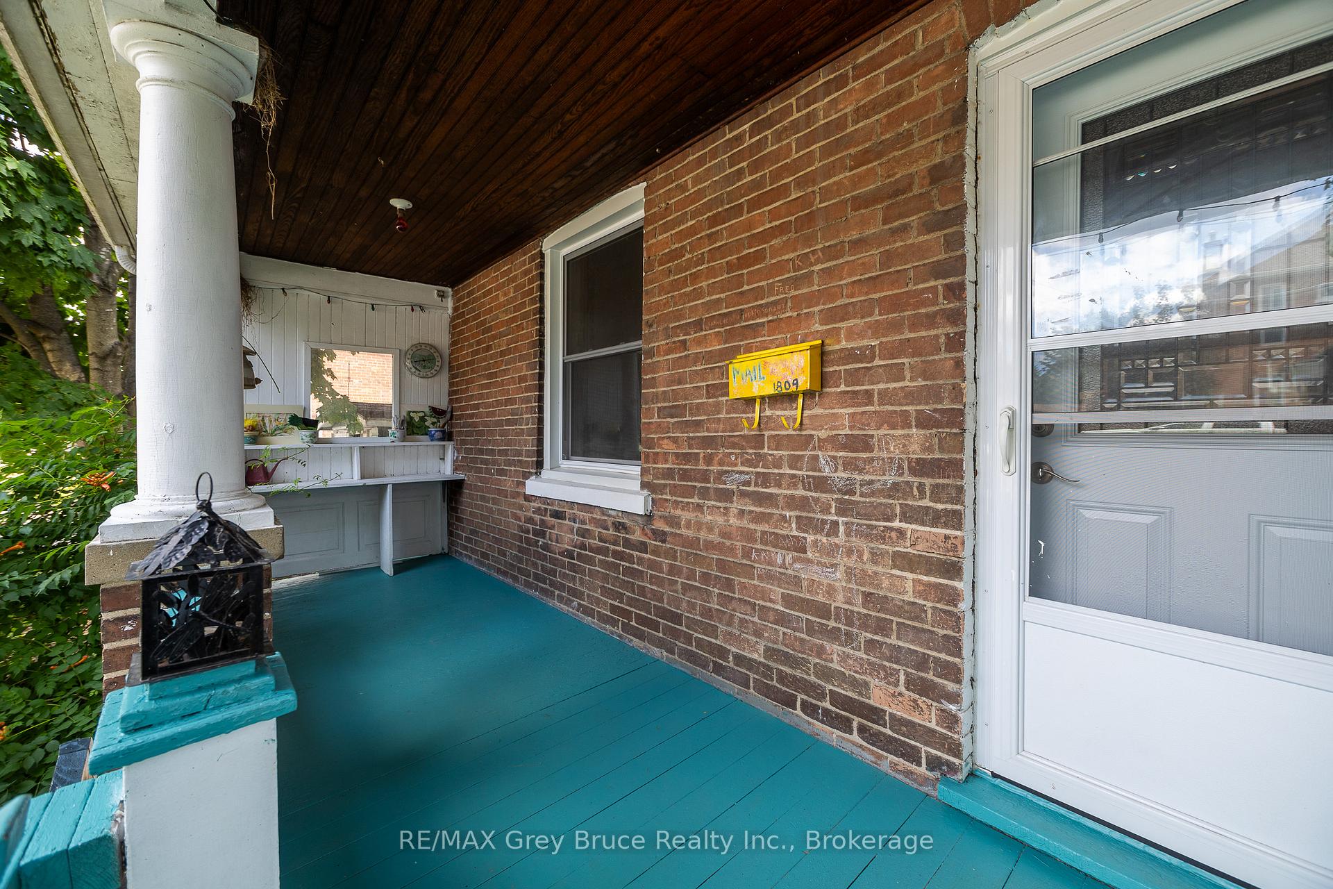 1809 3rd Avenue W, Owen Sound — photo 2 of 5