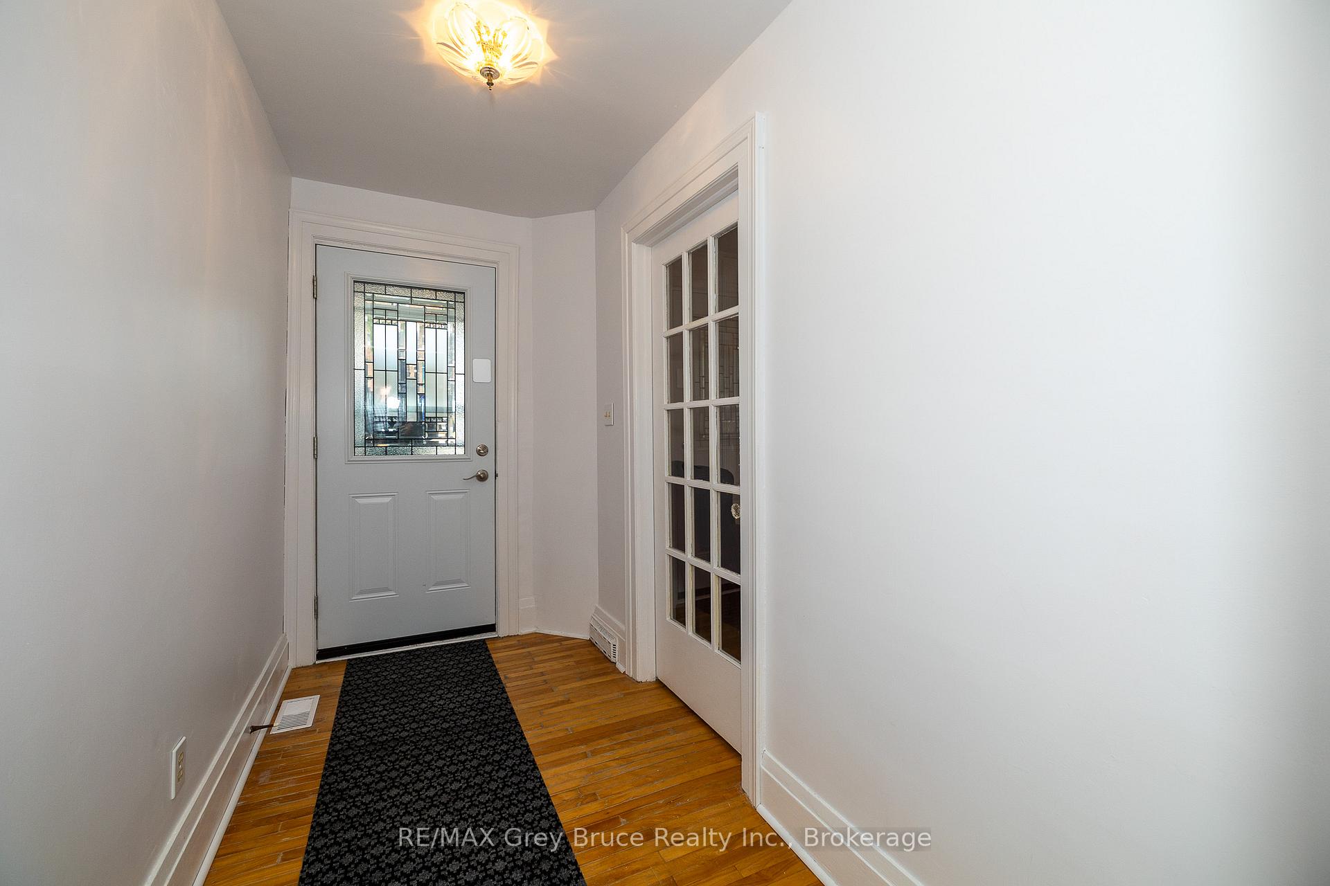 1809 3rd Avenue W, Owen Sound — photo 3 of 5